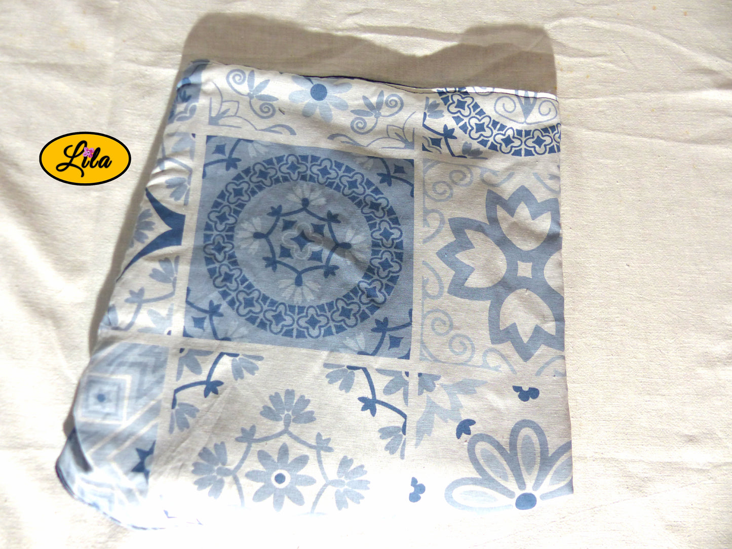 Foulard à motifs bleus