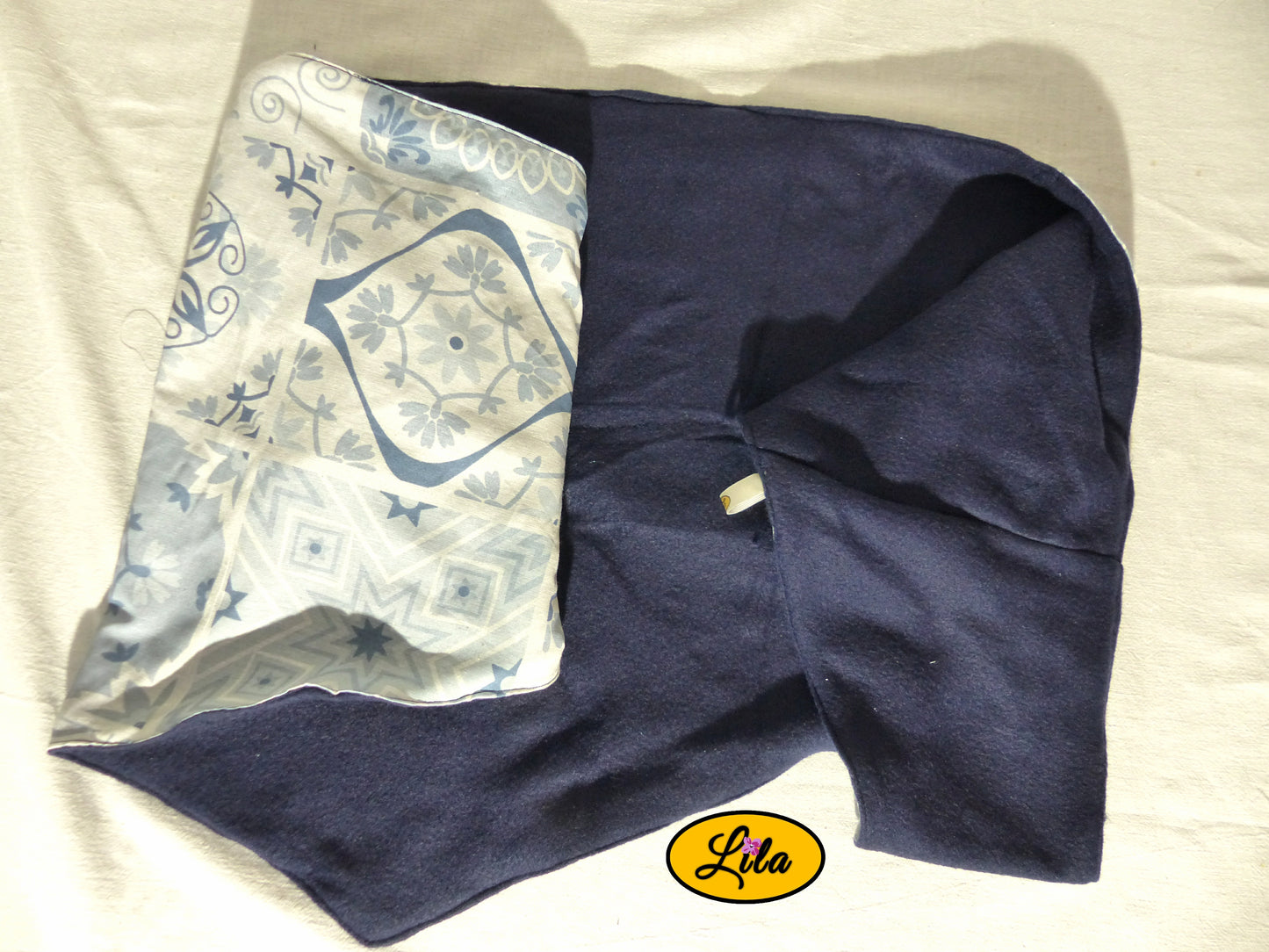 Foulard à motifs bleus