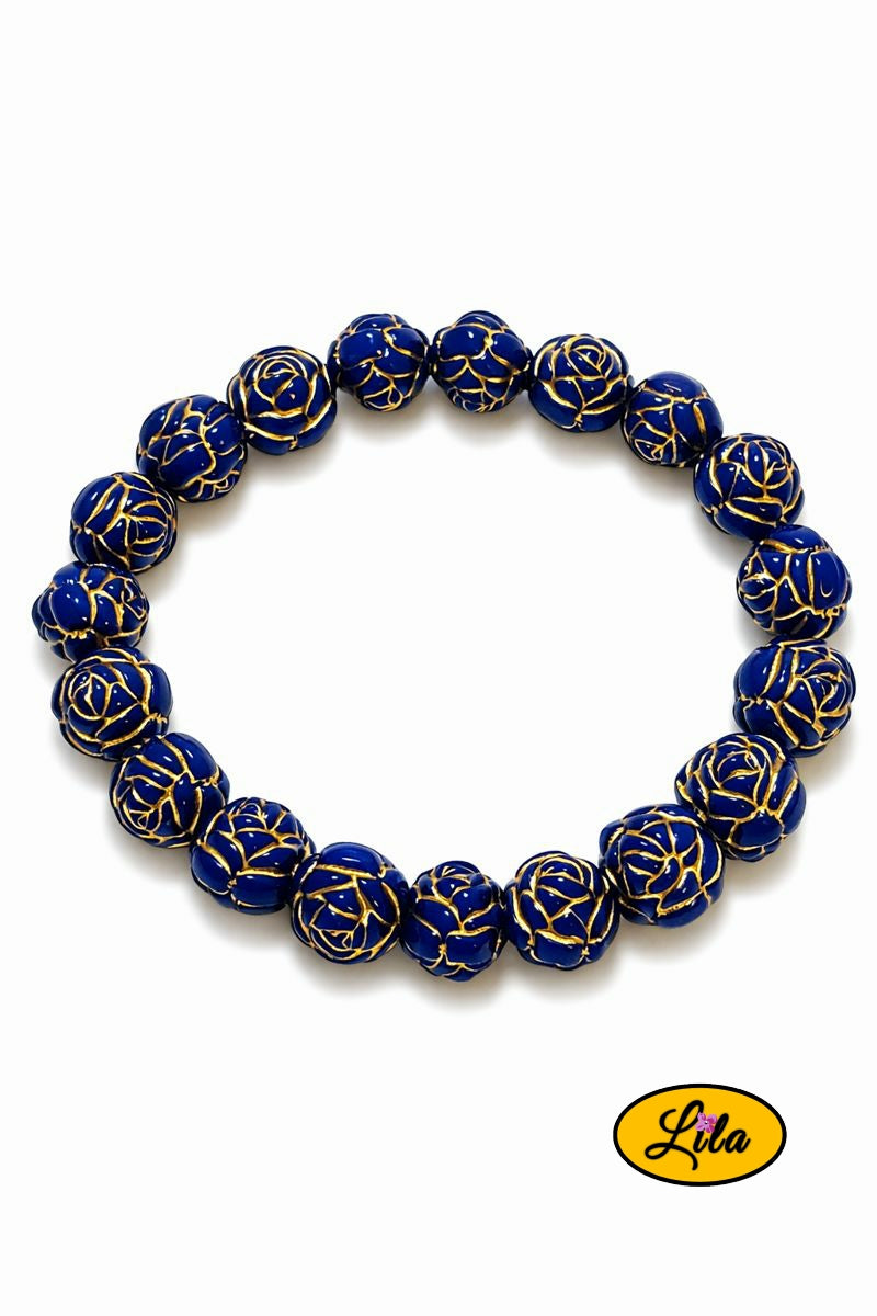 Bracelet perles bleues en forme de fleur sur fond blanc vue produit