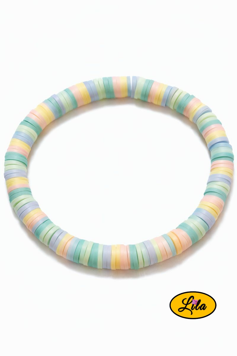 Bracelet perles Heishi pastel sur fond blanc vue produit