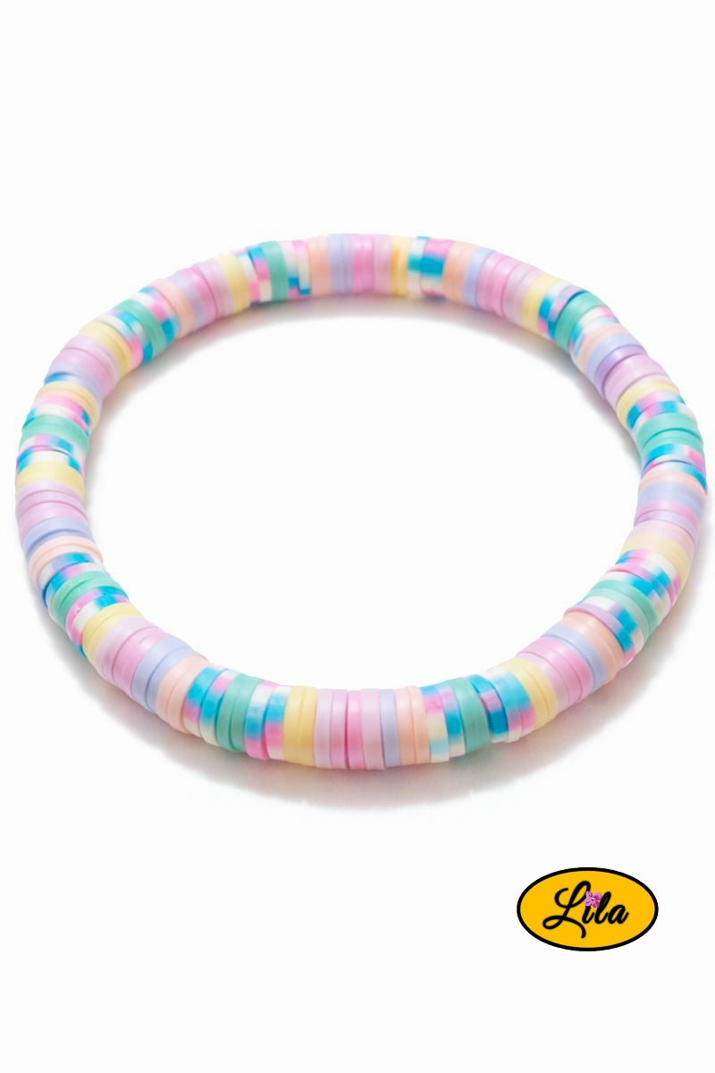 Bracelet perles Heishi pastel multicolores sur fond blanc vue produit