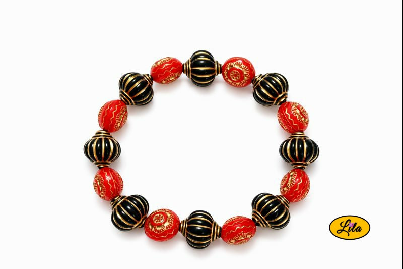 Bracelet perles lanternes rouge et noir sur fond blanc vue produit
