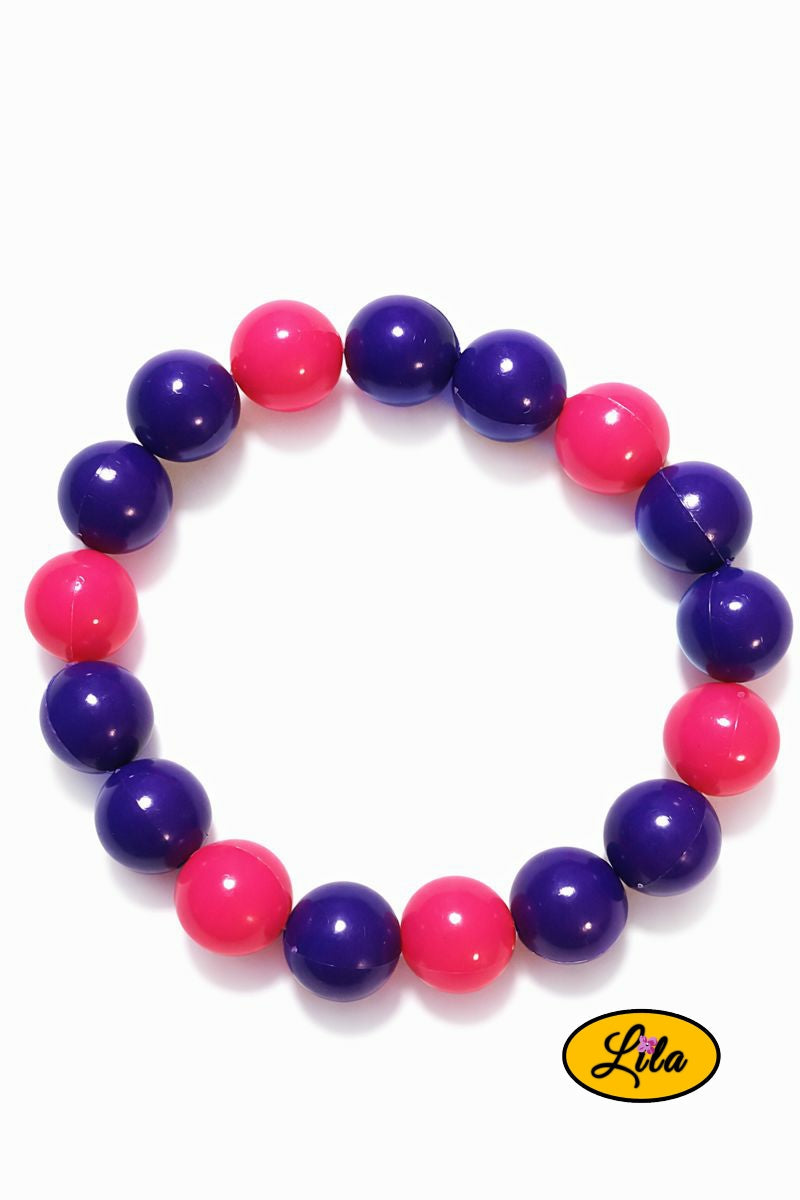 Bracelet perles mauves et roses sur fond blanc vue produit