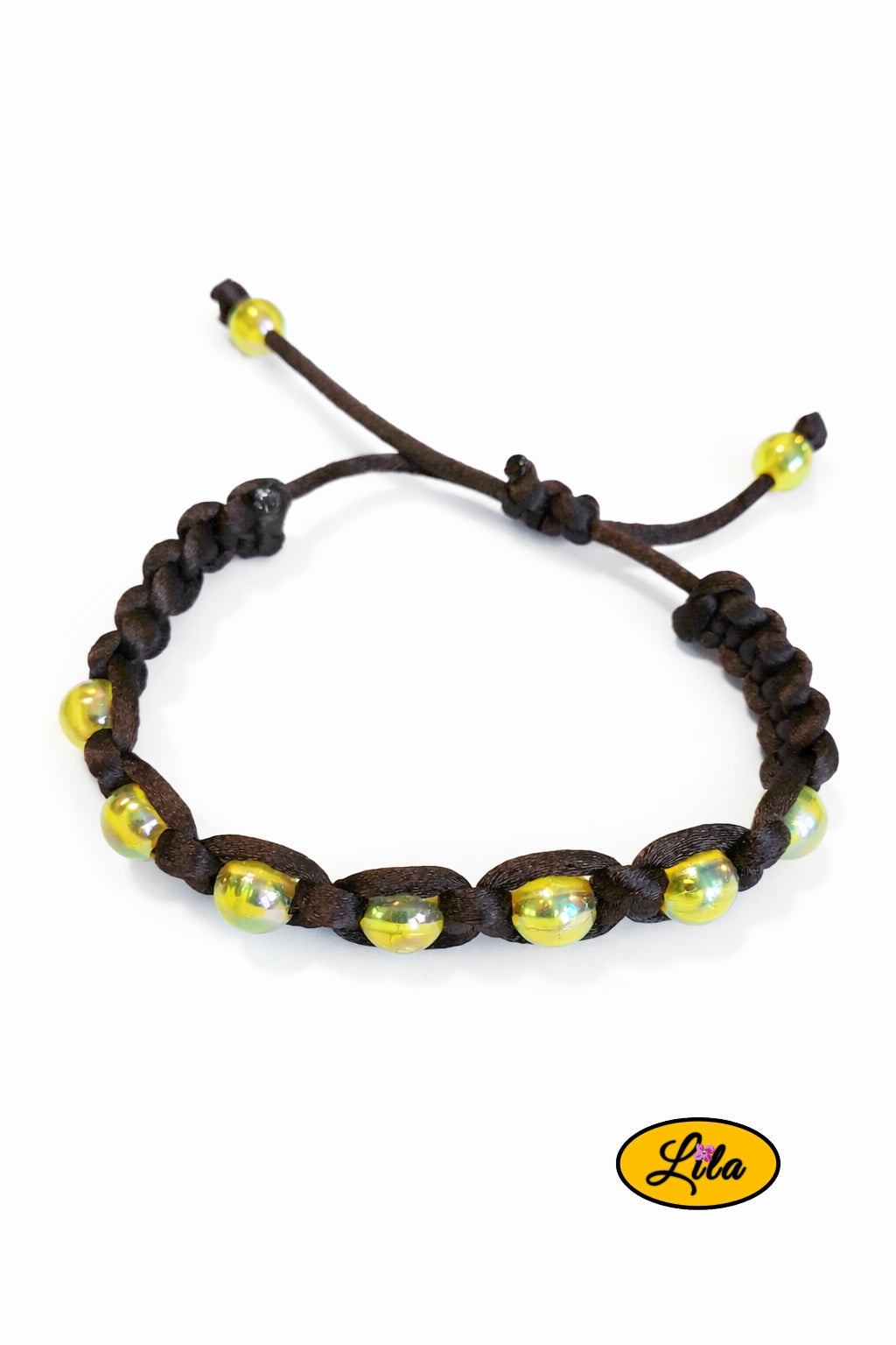Bracelet Shamballa fil brun et perles jaunes transparentes sur fond blanc vue produit
