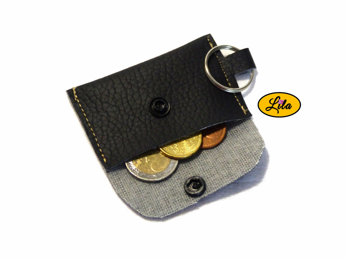 Porte-clé mini pochette noir ouverte avec pièces de monnaie