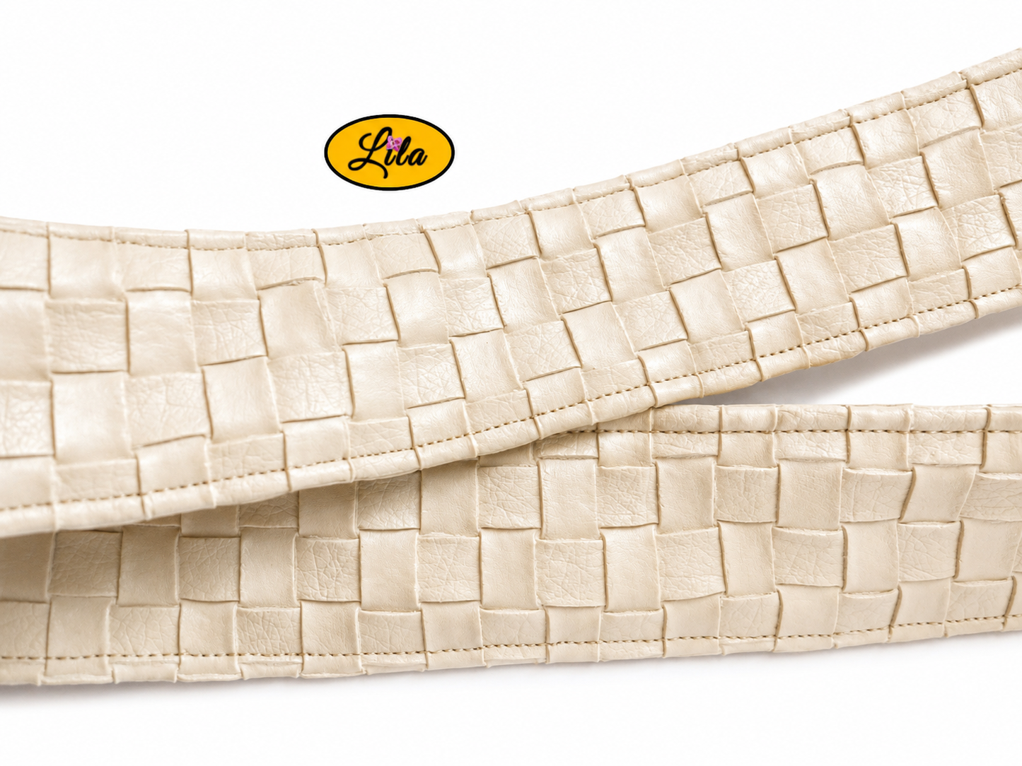 Zoom sur les sangles du sac 4 saisons en simili cuir crème texturé et brun doré détail finition et texture