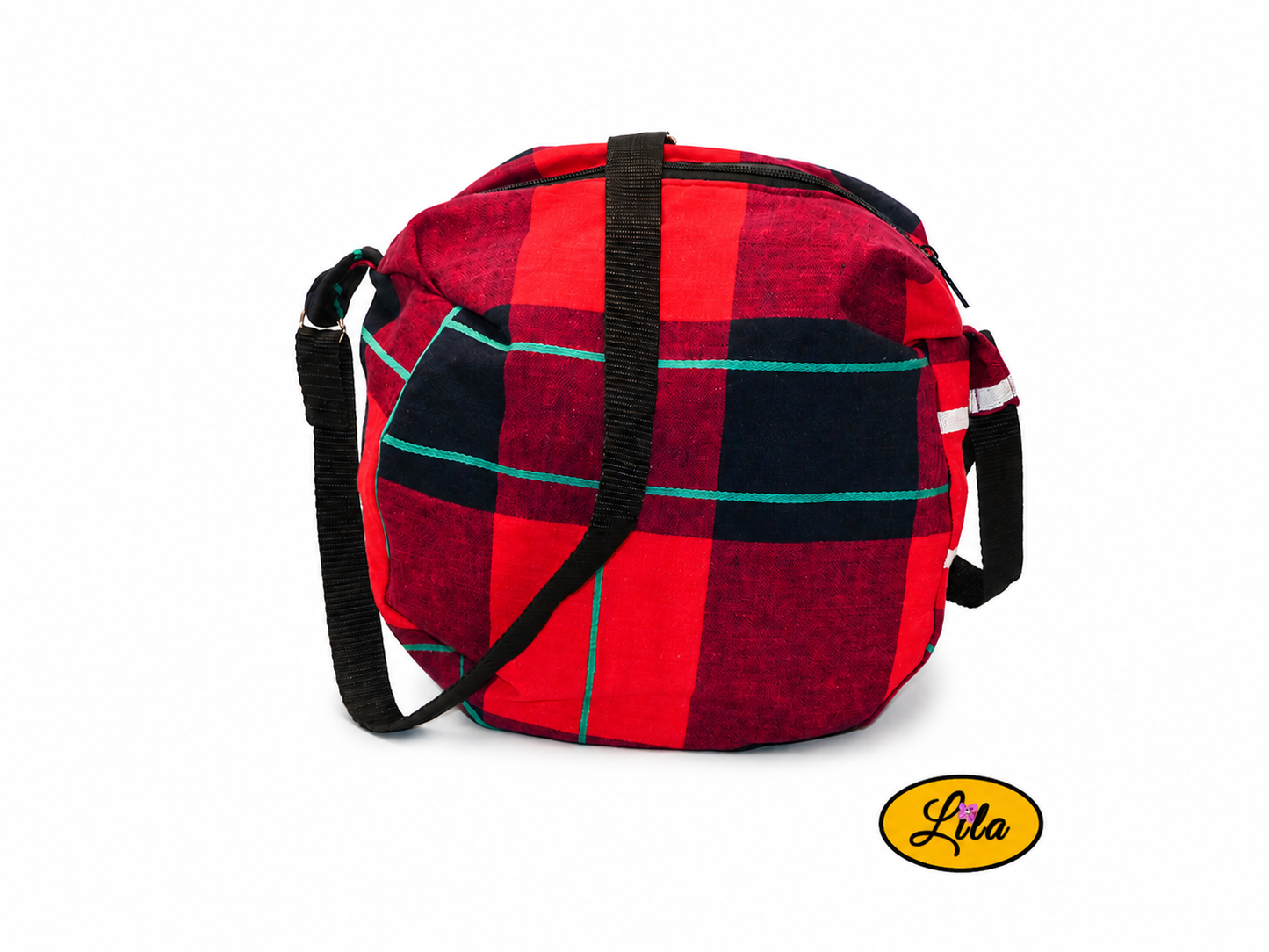 Sac bandoulière en tartan rouge vue de face avec bandoulière posée sur le sac sur fond blanc