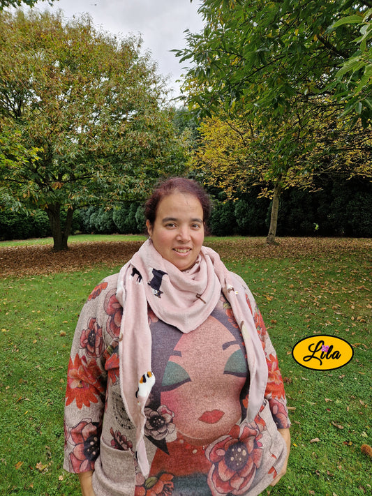 Foulard rose imprimé chats