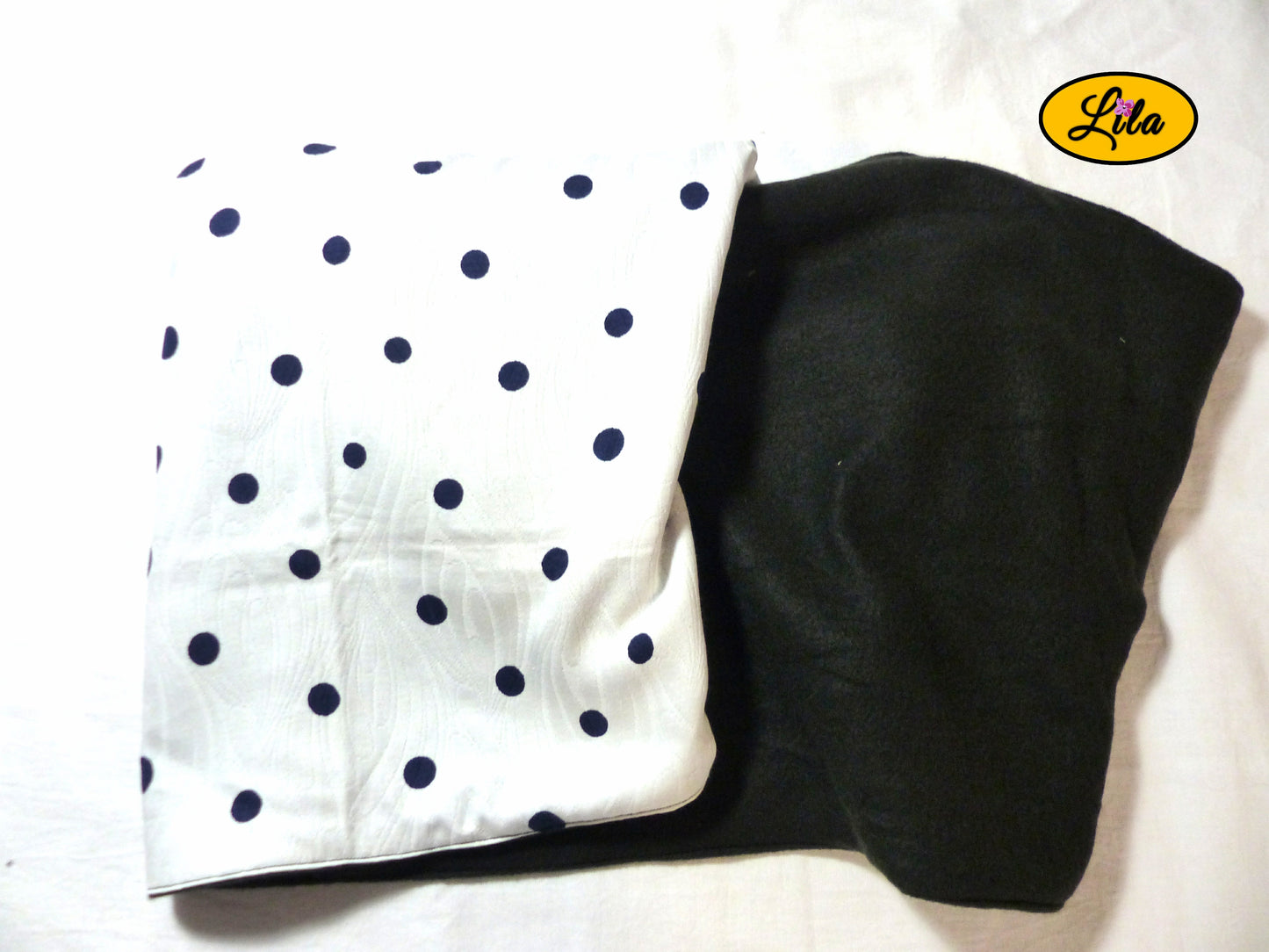 Foulard polaire noir et motif à pois