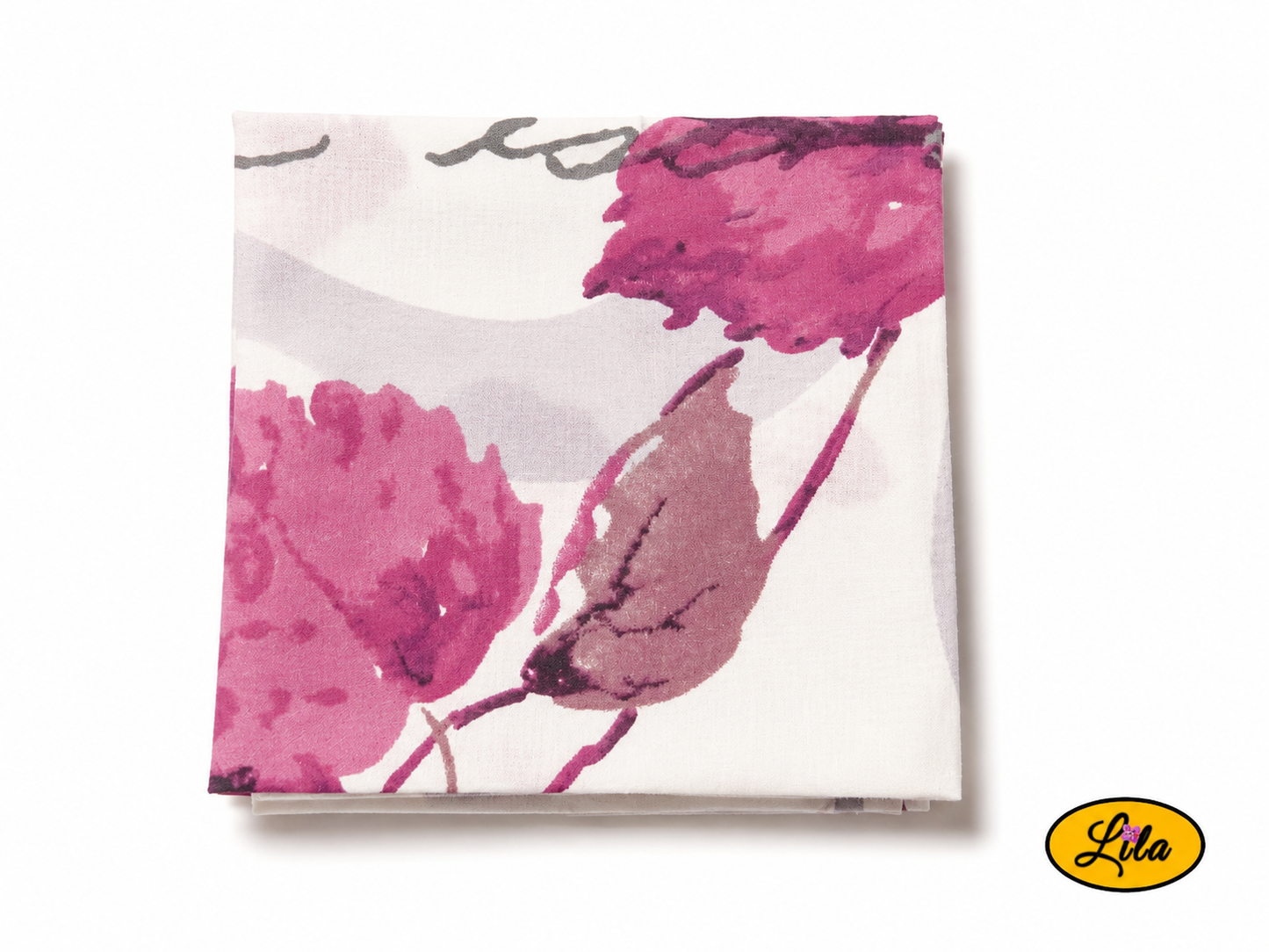 Bandana blanc à motifs floraux roses plié en carré vu de dos en vue de haut style romantique et accessoire mode artisanal