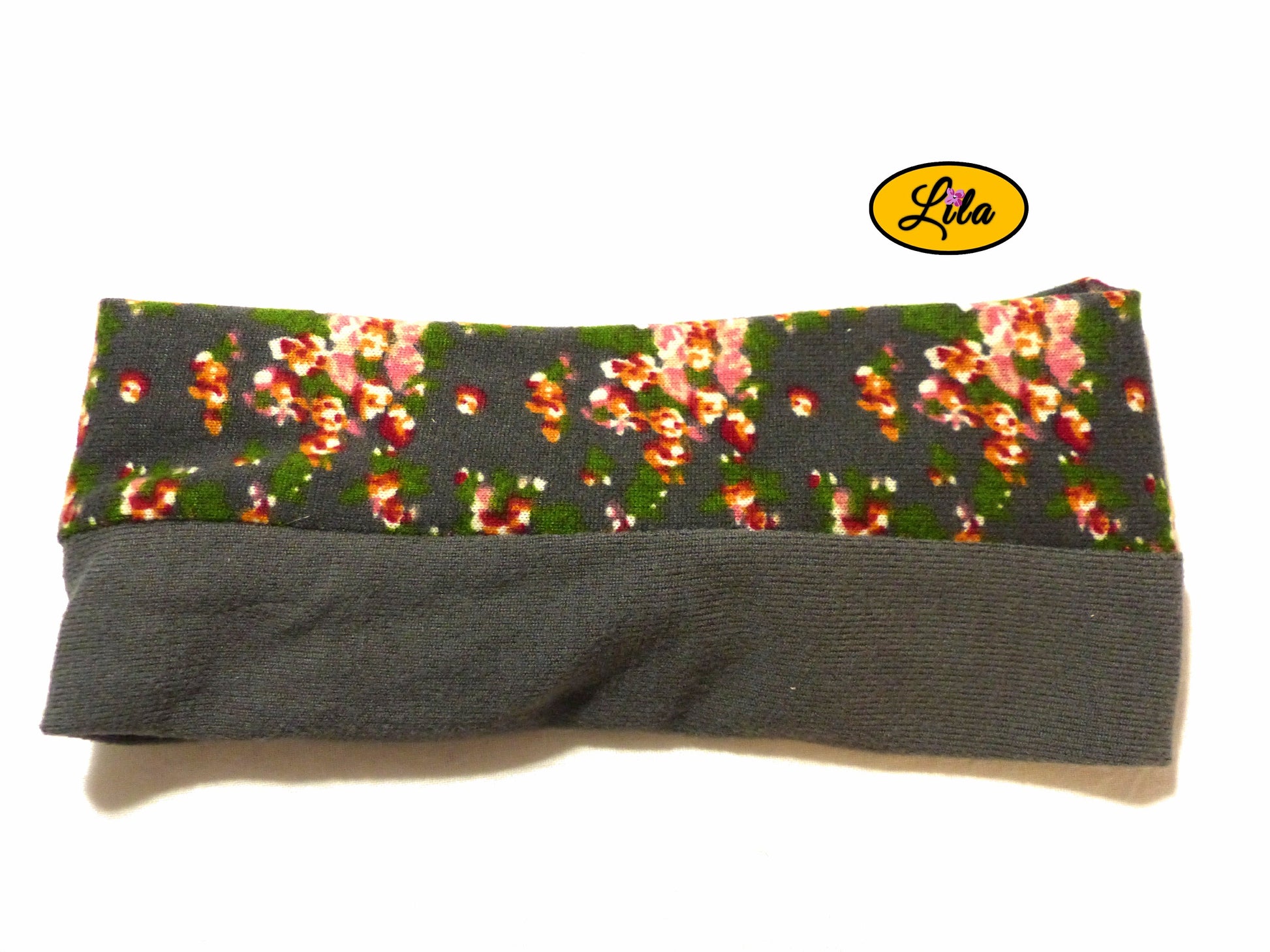 Bandeau bicolore en tissu gris et motifs fleuris vu de dos sur fond blanc style romantique et tendance