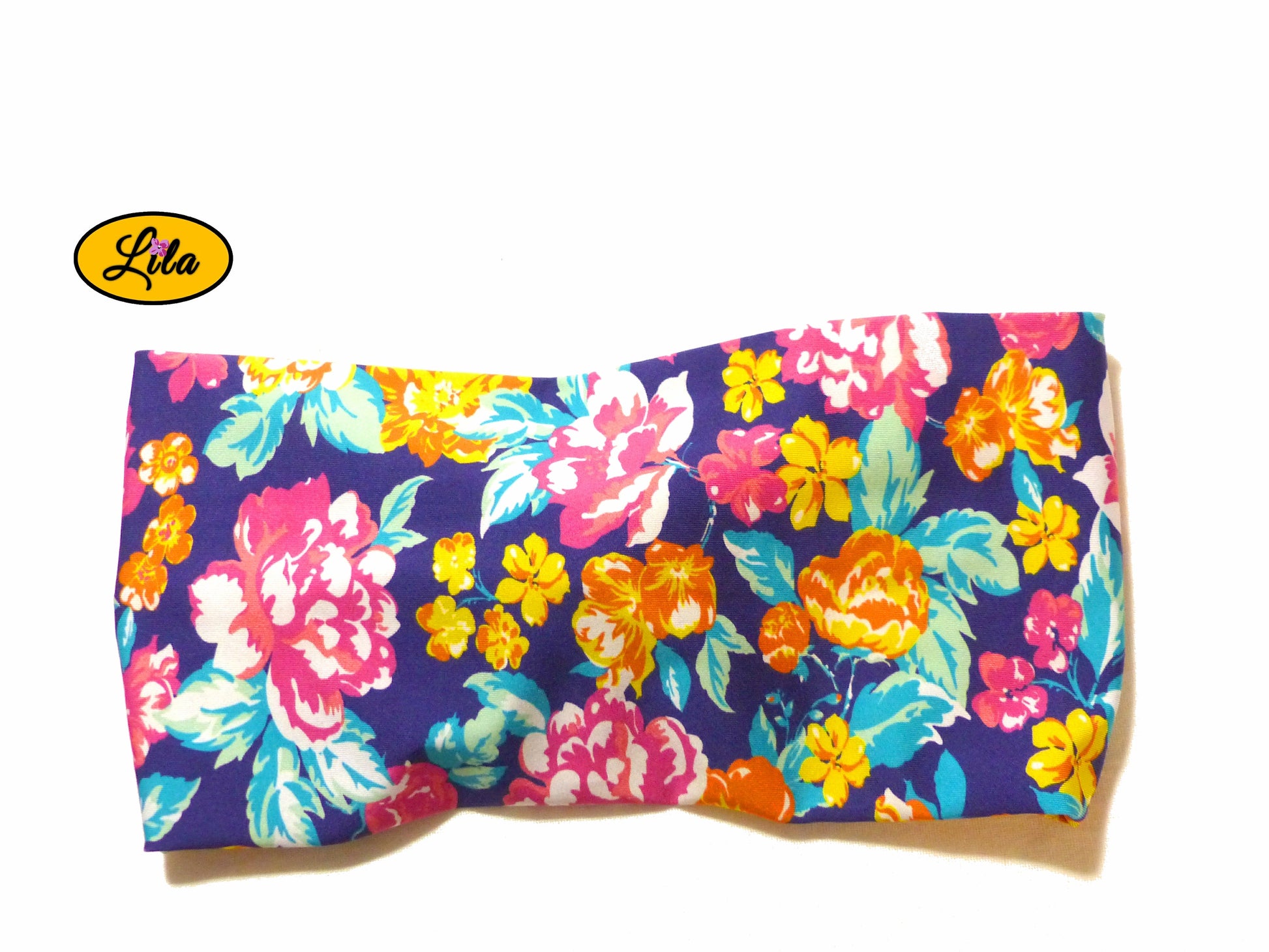 Bandeau en tissu à motifs fleuris vu de dos sur fond blanc style bohème et tendance
