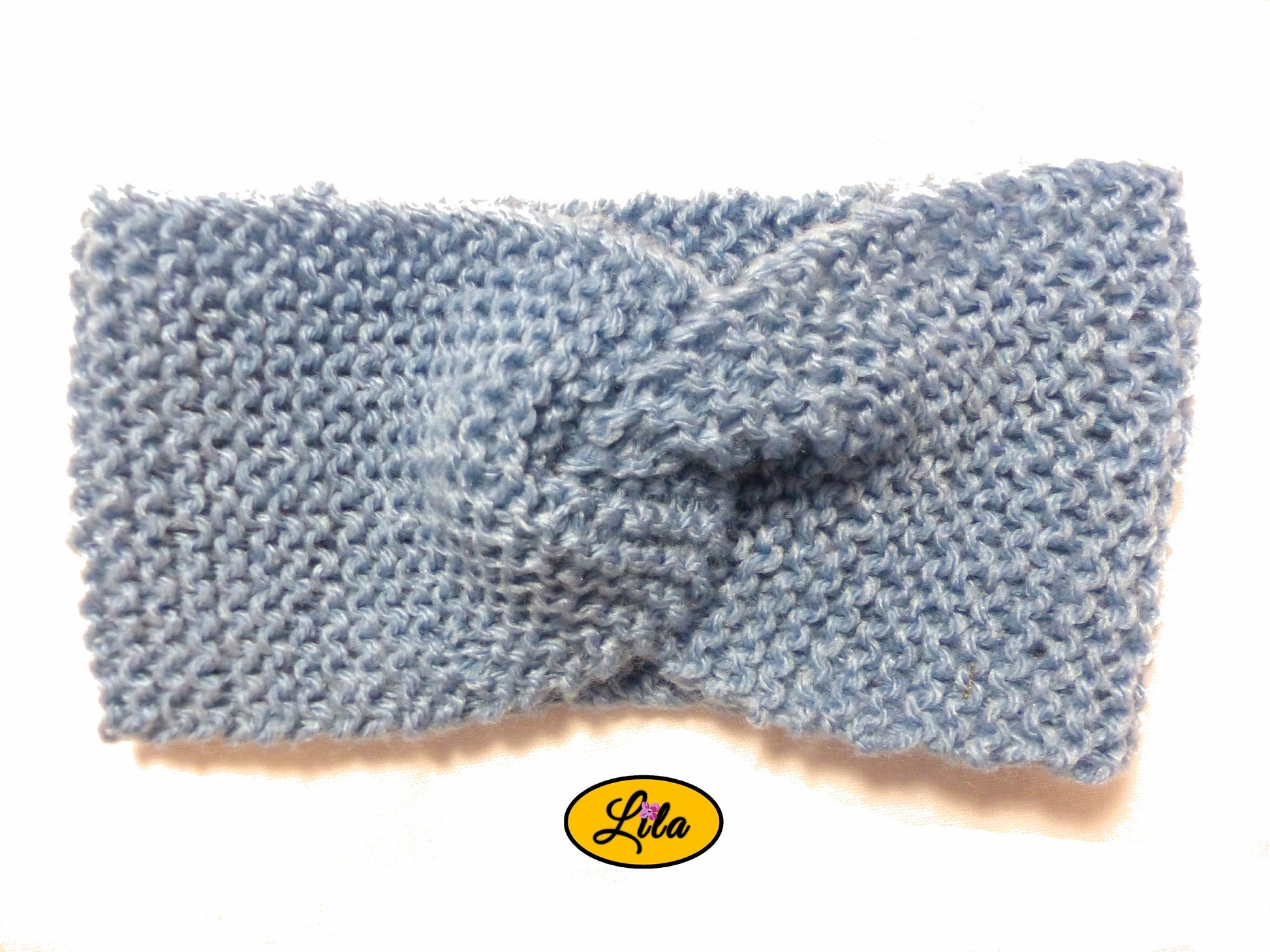 Bandeau en laine bleu gris vue de face sur fond blanc style hiver doux et minimaliste