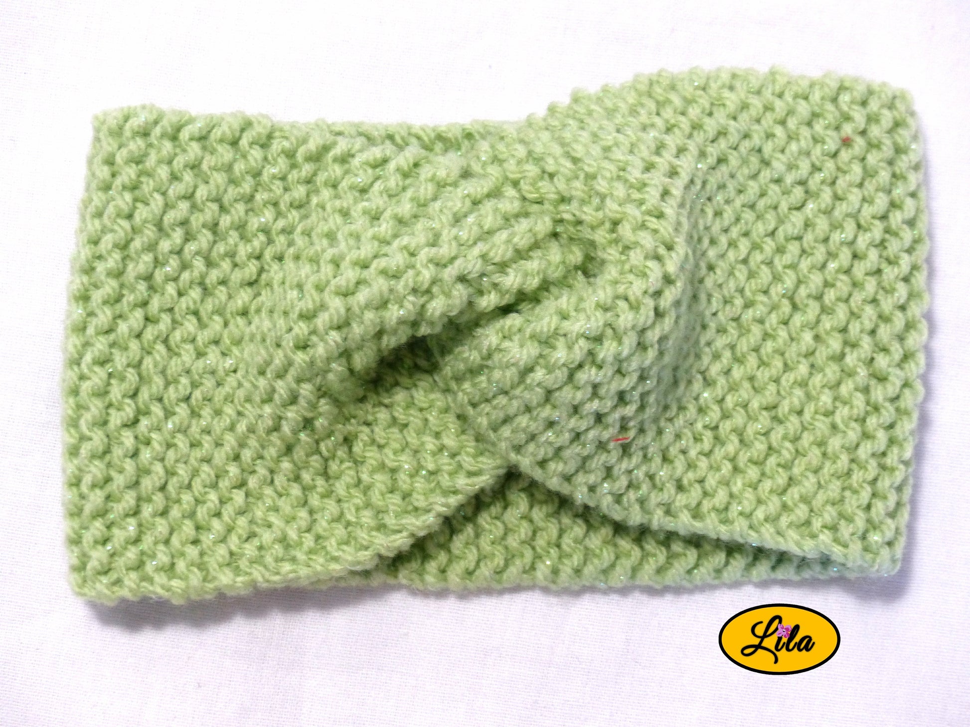 Bandeau en laine vert clair pailleté vue de face style hiver lumineux et tendance