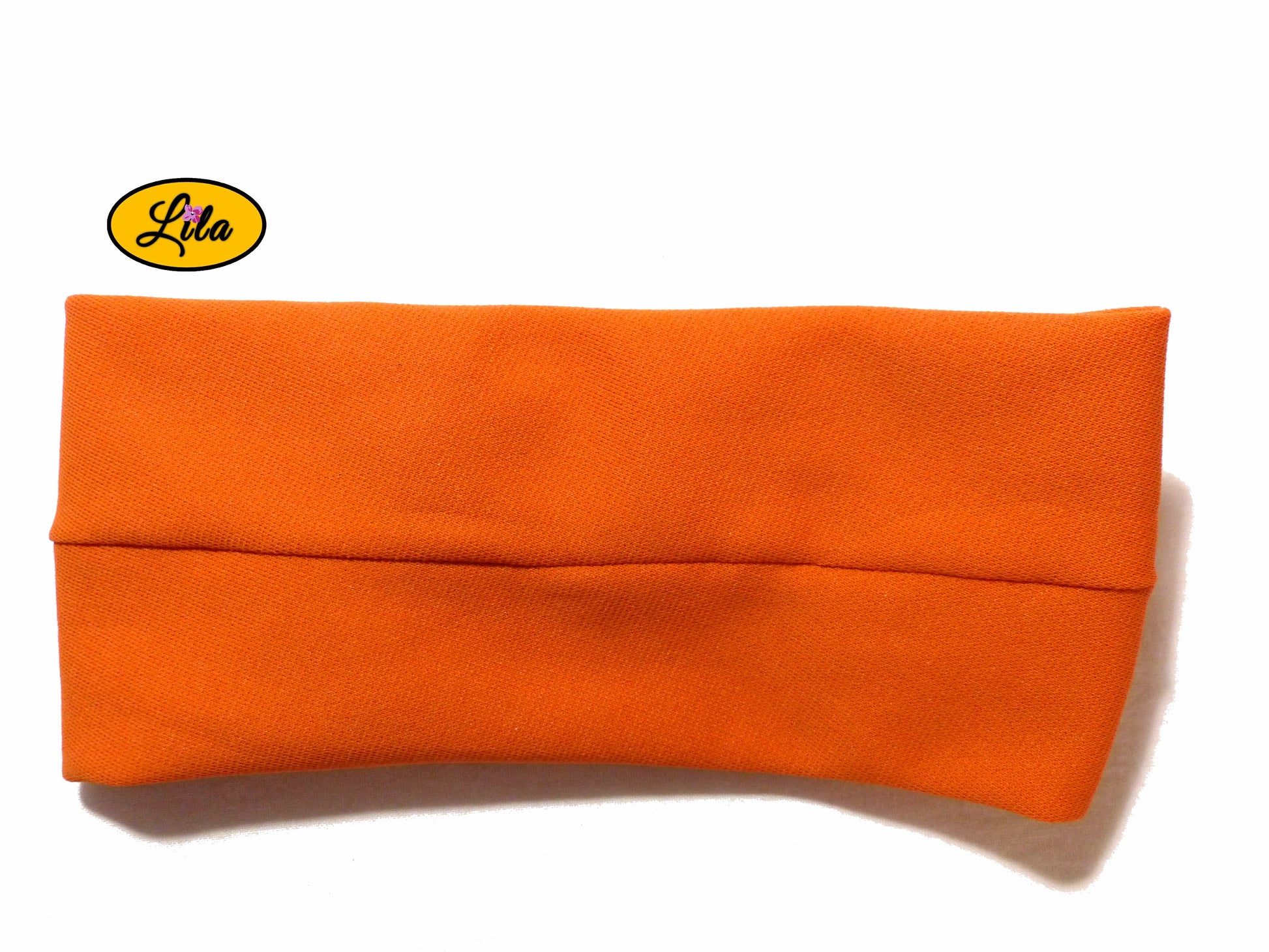 Bandeau en tissu orange vu de dos sur fond blanc style simple et féminin