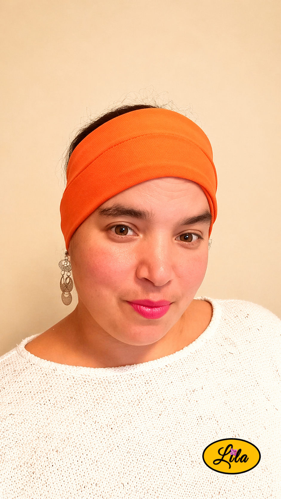 Bandeau en tissu orange porté de face style classique