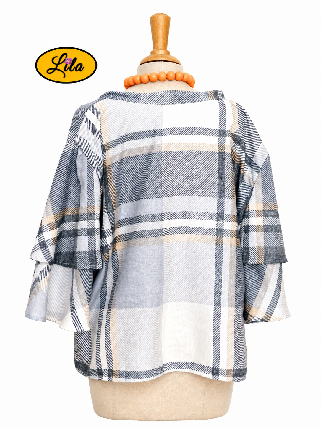 Blouse Clara cousue à la main dans un ancien drap de lit recyclé à lignes grises et brunes taille 50 portée sur mannequin de couture vue de dos sur fond blanc style artisanal et vintage