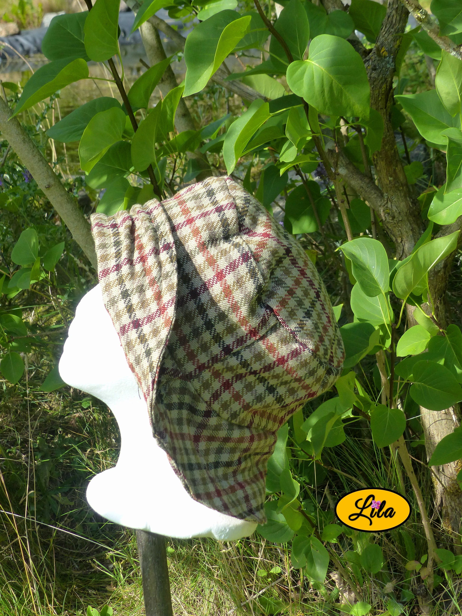 Bob vintage brun sur mannequin profil gauche