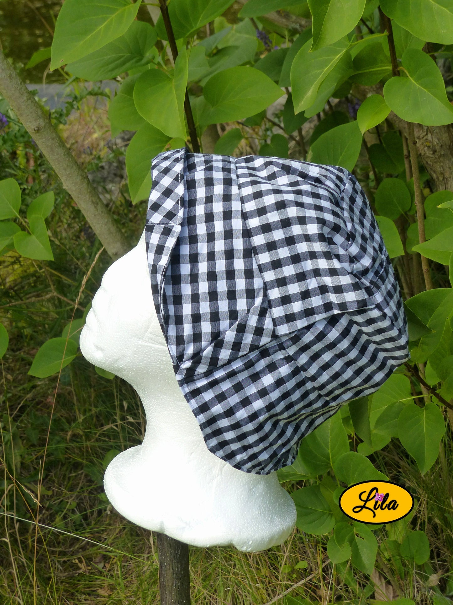Bob noir et blanc à carreaux sur mannequin profil gauche