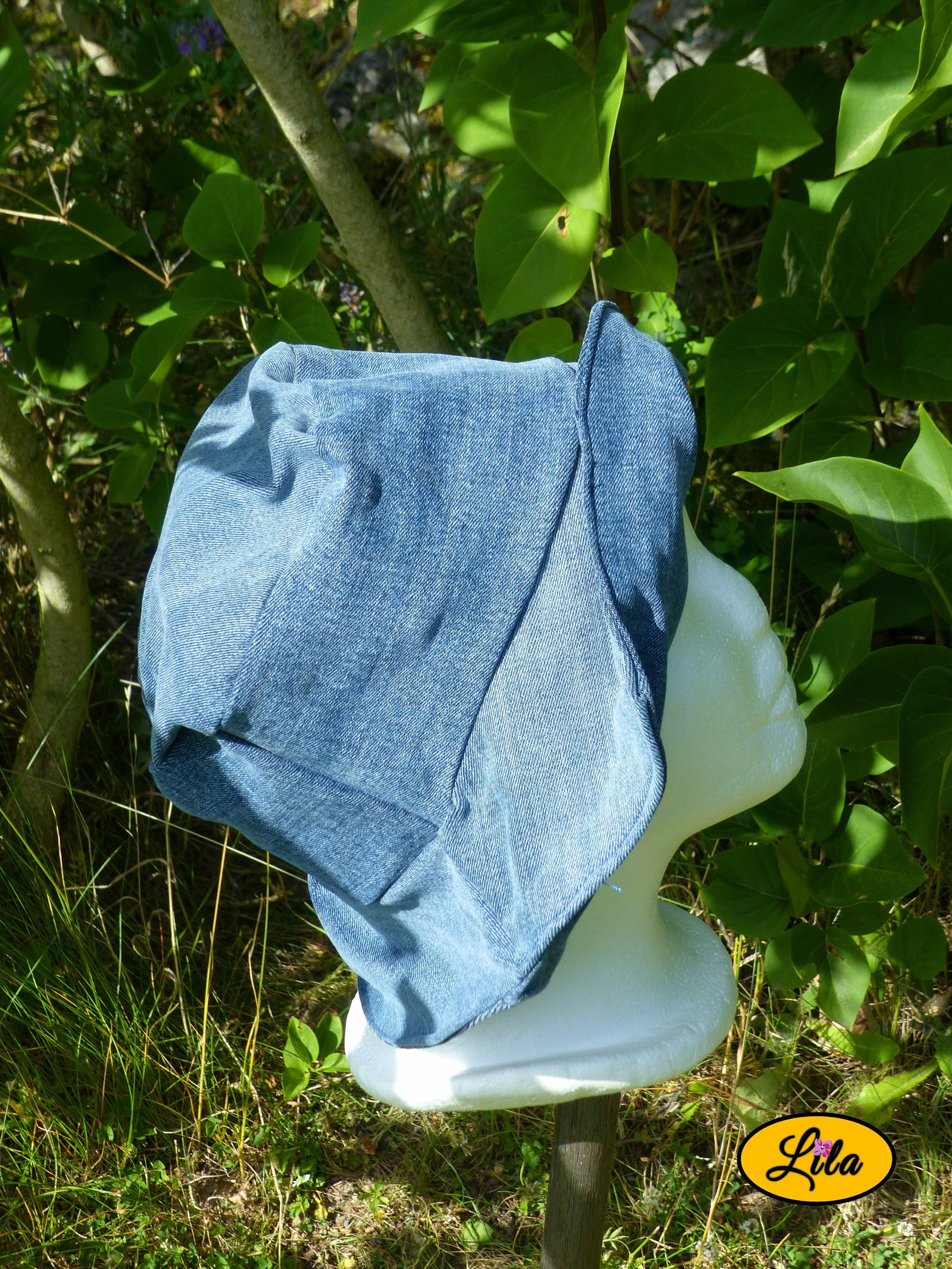 Bob en denim sur mannequin profil droit