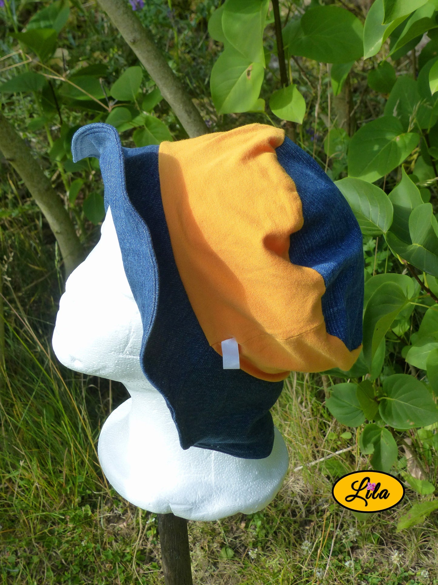 Bob en jean orange sur mannequin profil gauche