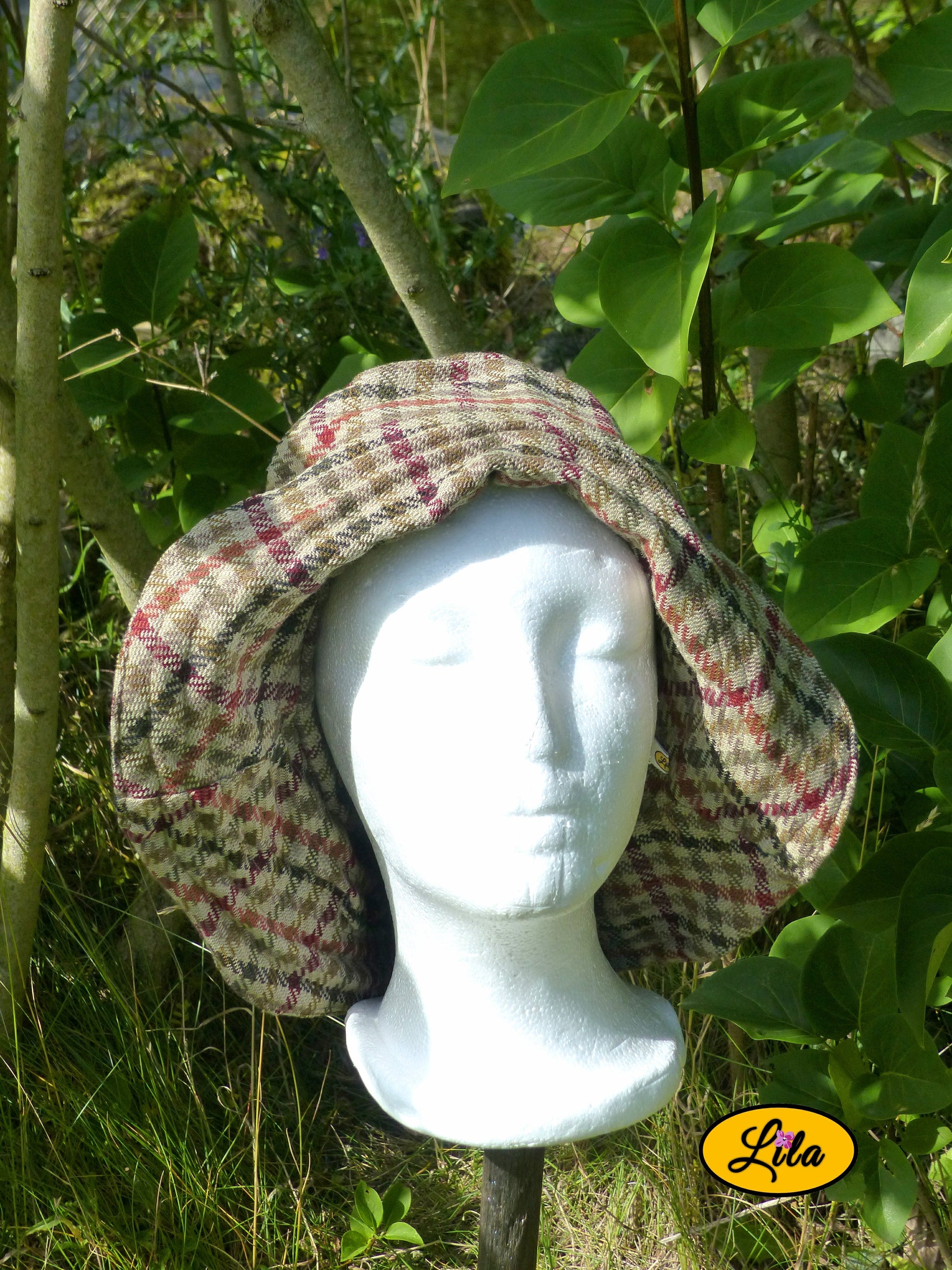 Bob vintage brun présenté sur mannequin vue de face
