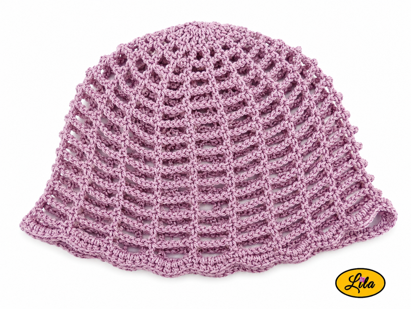 Bonnet d'été en crochet ajouré lilas vu de haut sur fond blanc, création artisanale légère et respirante, idéale pour le printemps et l'été