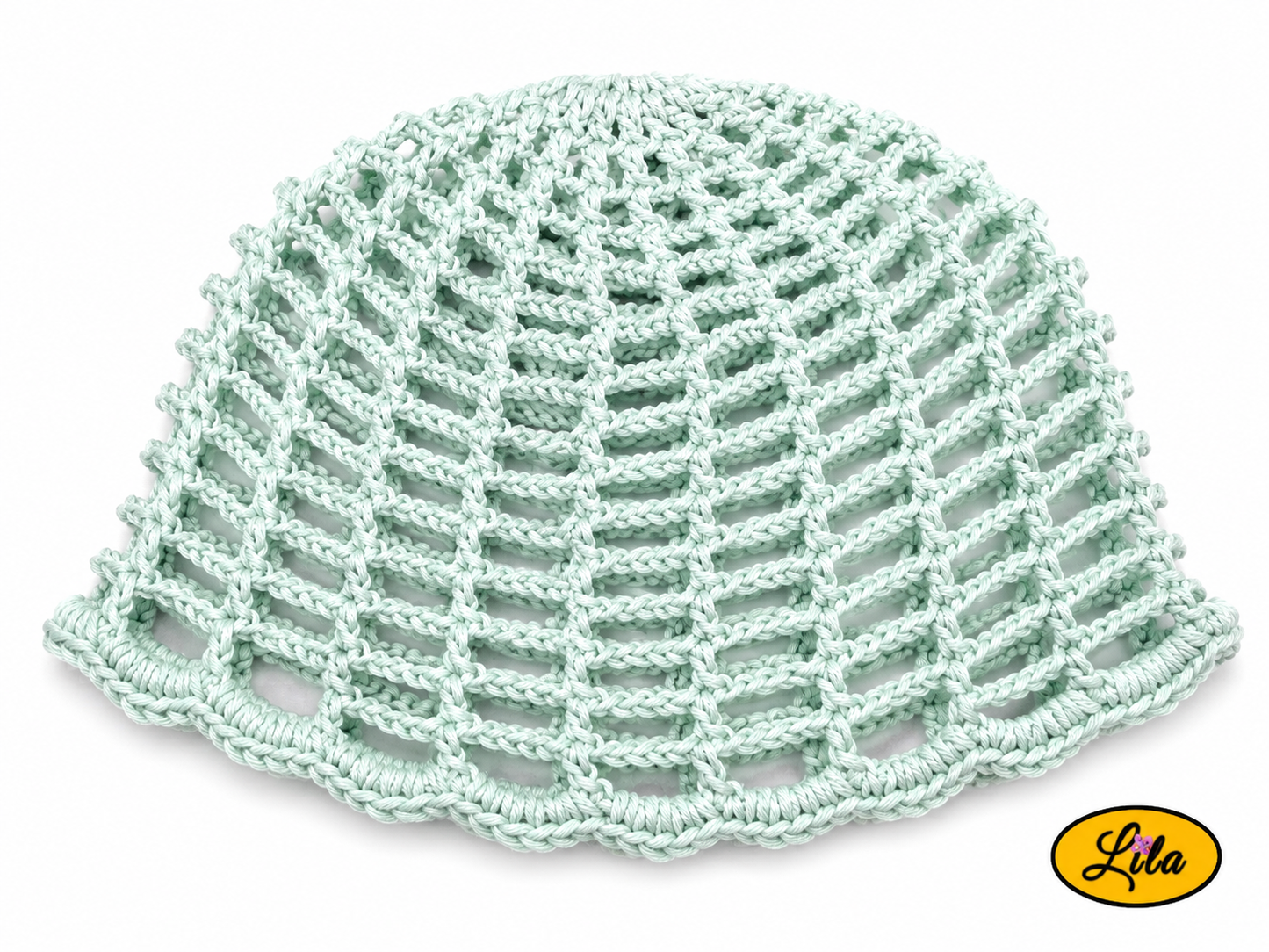 Bonnet d'été en crochet ajouré vert menthe vu de haut sur fond blanc, création artisanale légère et respirante, idéale pour le printemps et l'été