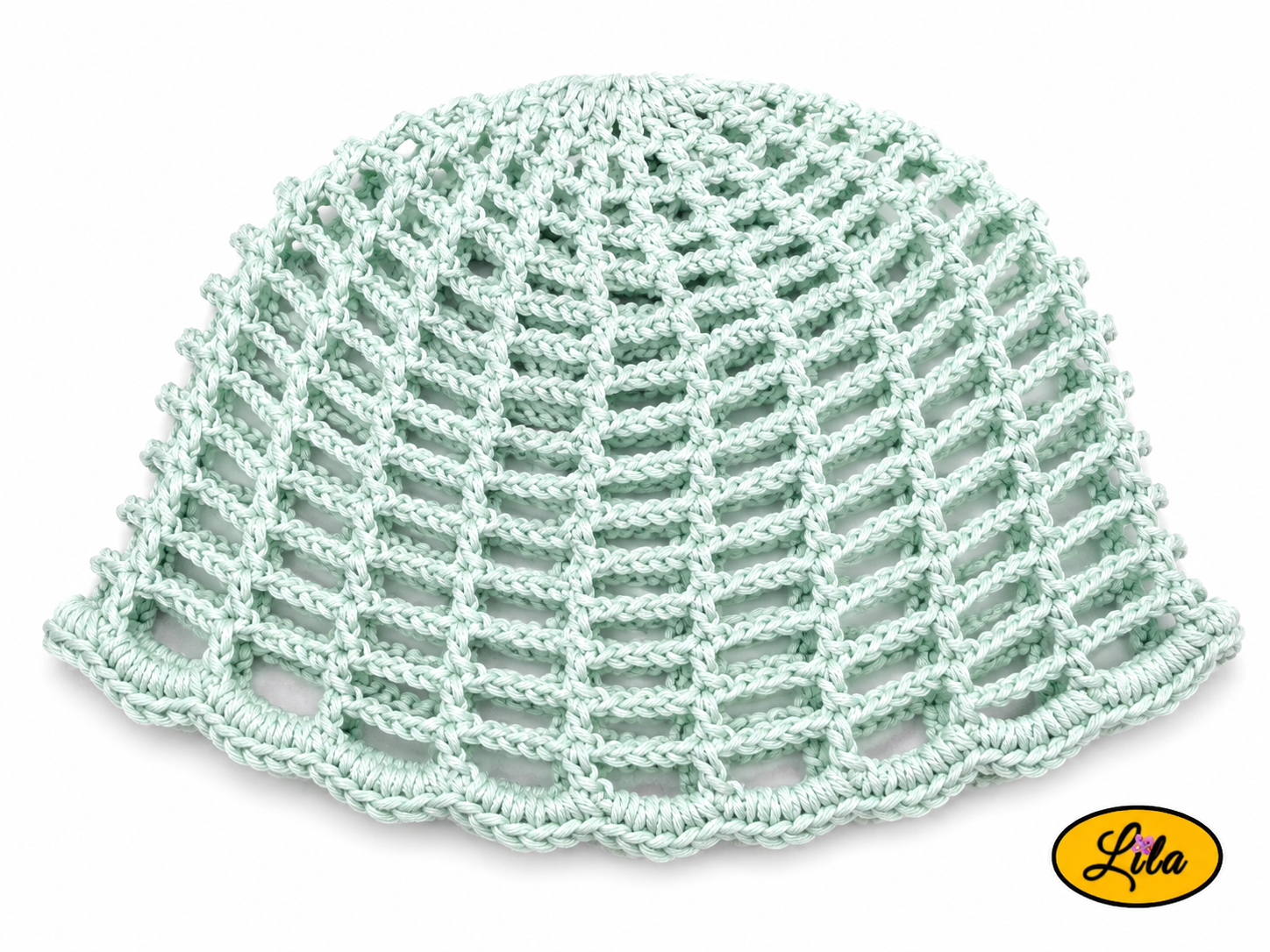 Bonnet d'été en crochet ajouré vert menthe vu de haut sur fond blanc, création artisanale légère et respirante, idéale pour le printemps et l'été