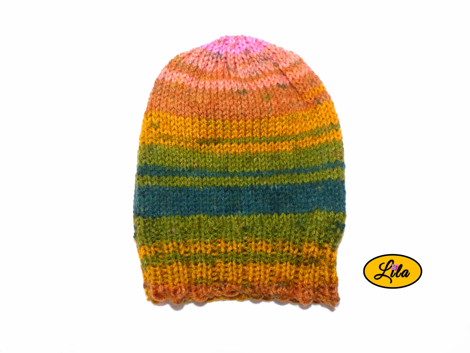 Bonnet en laine couleur automnale November sur fond blanc style hiver chaud et tendance
