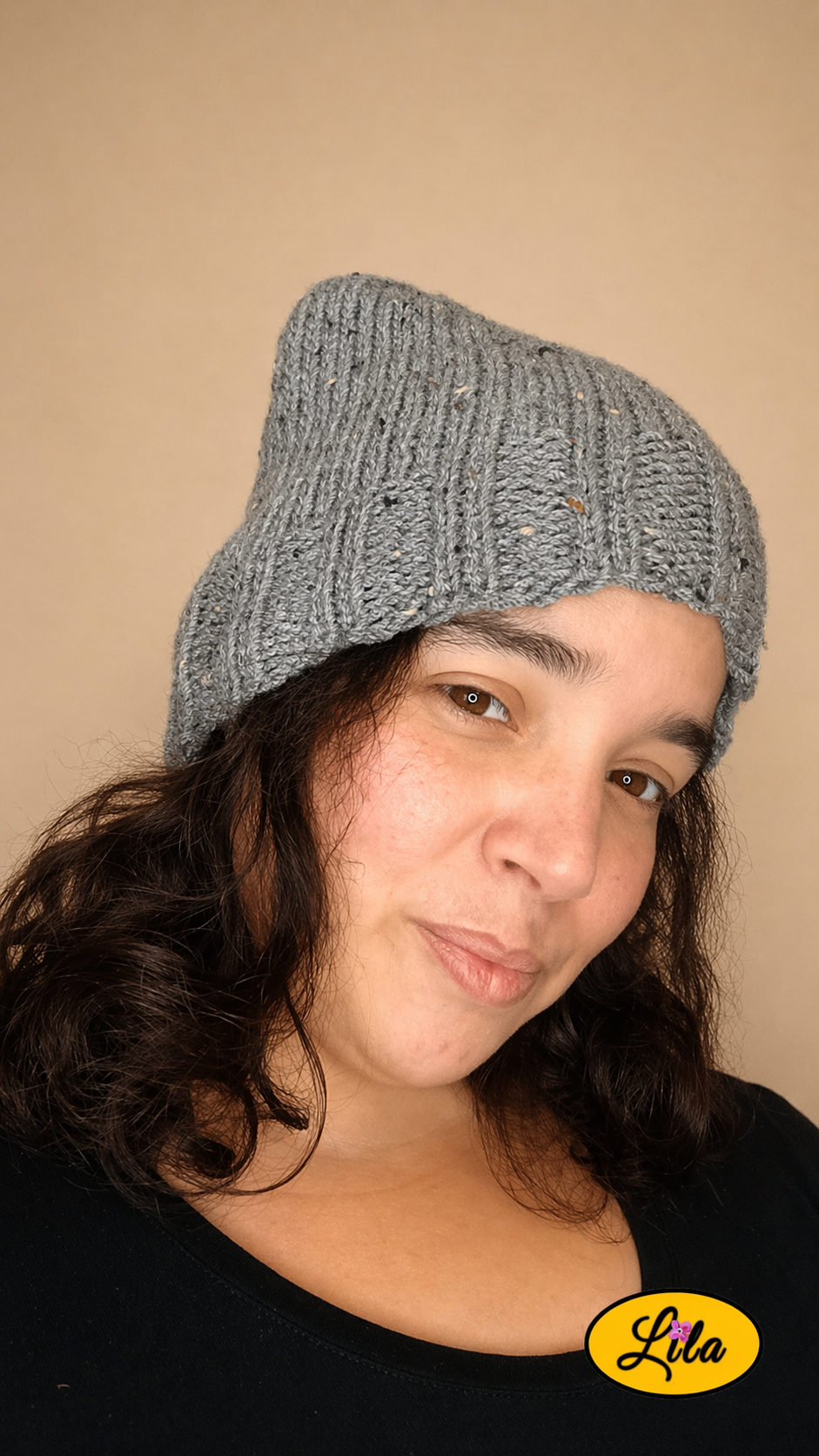 Bonnet en laine gris porté profil droit style classique
