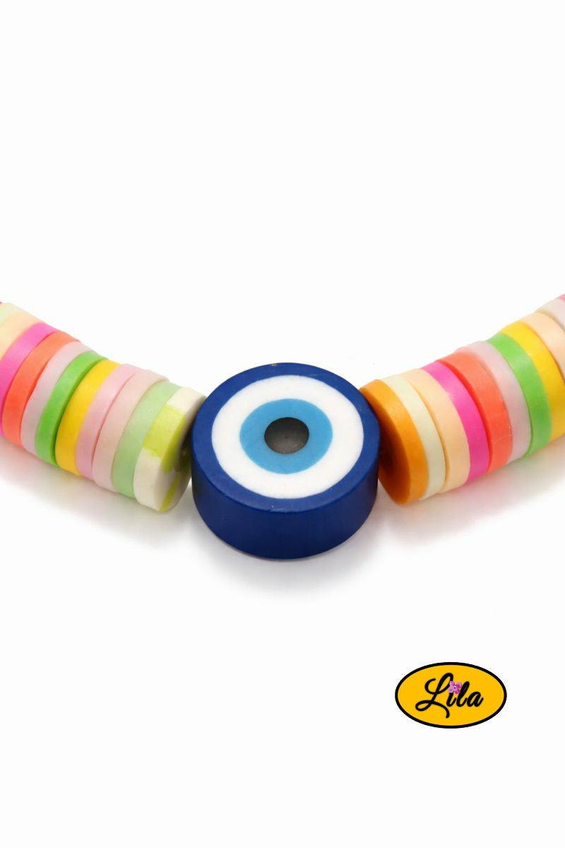 Détail pendentif œil protecteur bleu bracelet perles Heishi fluo vue rapprochée