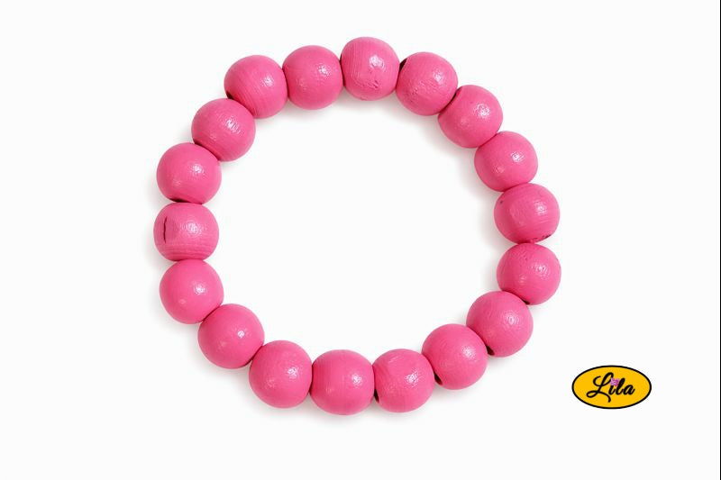 Détail bracelet perles rondes en bois rose vue rapprochée