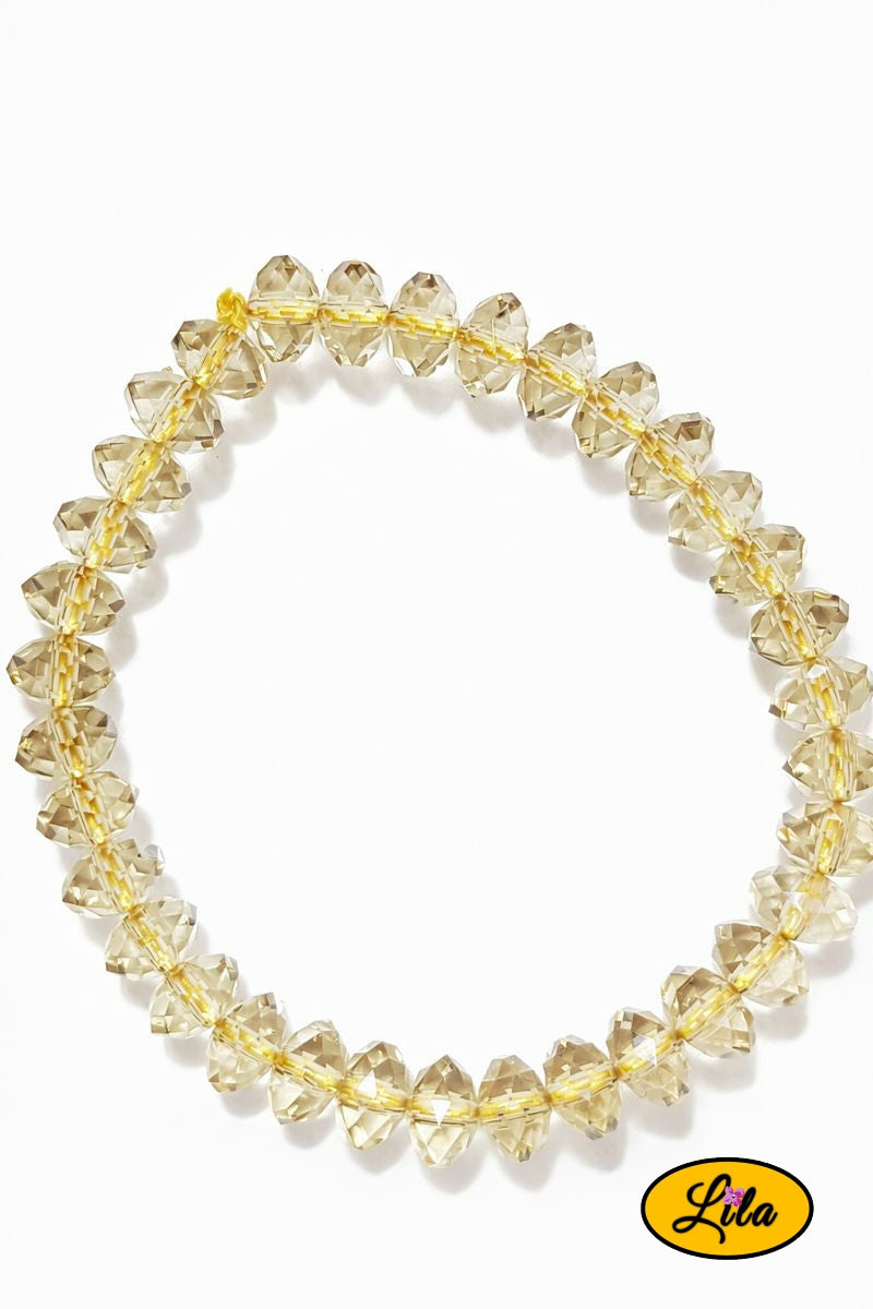 Bracelet perles jaunes transparentes forme géométrique vue de haut détail