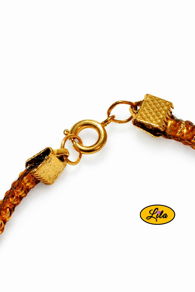 Détail attache dorée bracelet tissé en perles de rocailles dorées