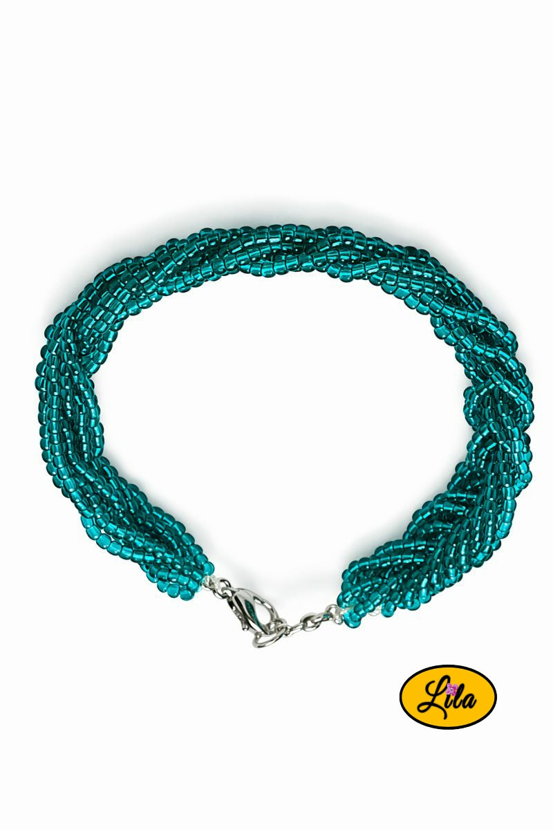 Bracelet tressé turquoise vue de dessus avec attache argentée orientée vers le bas