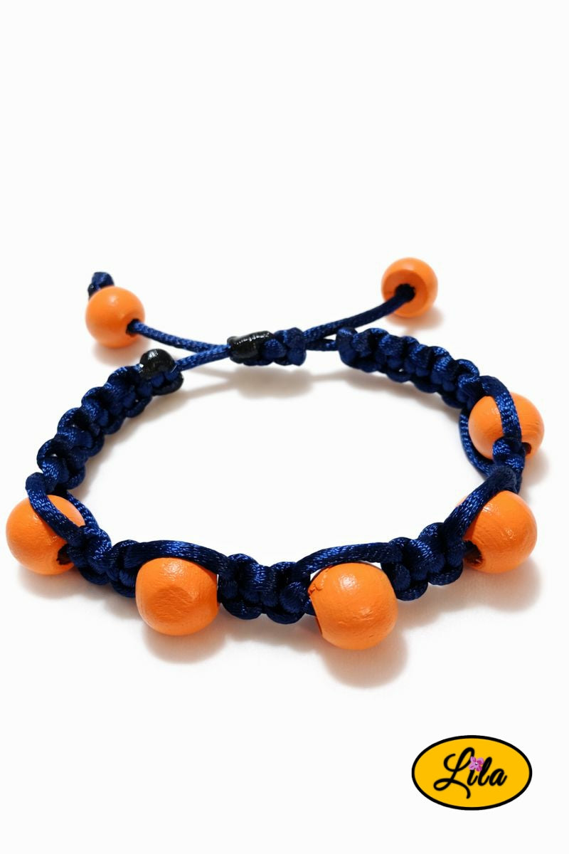 Bracelet Shamballa fil bleu et perles de bois orange sur fond blanc vue produit