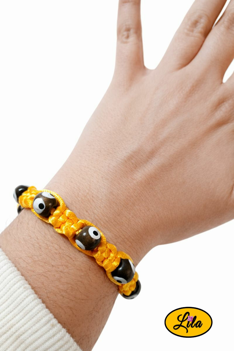 Bracelet Shamballa fil orange avec perles de bois et œil porté au poignet style original