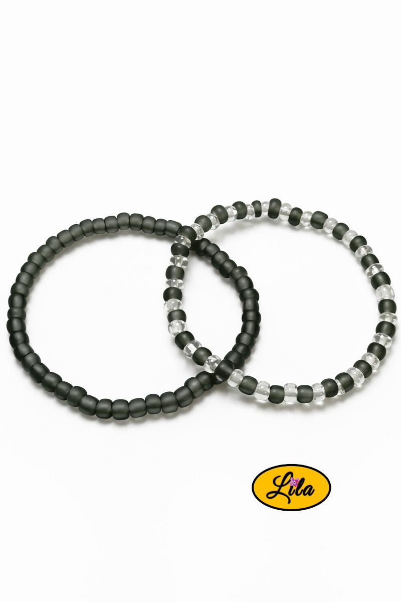 Duo de bracelets perles carrées noir et blanc mat sur fond blanc vue produit