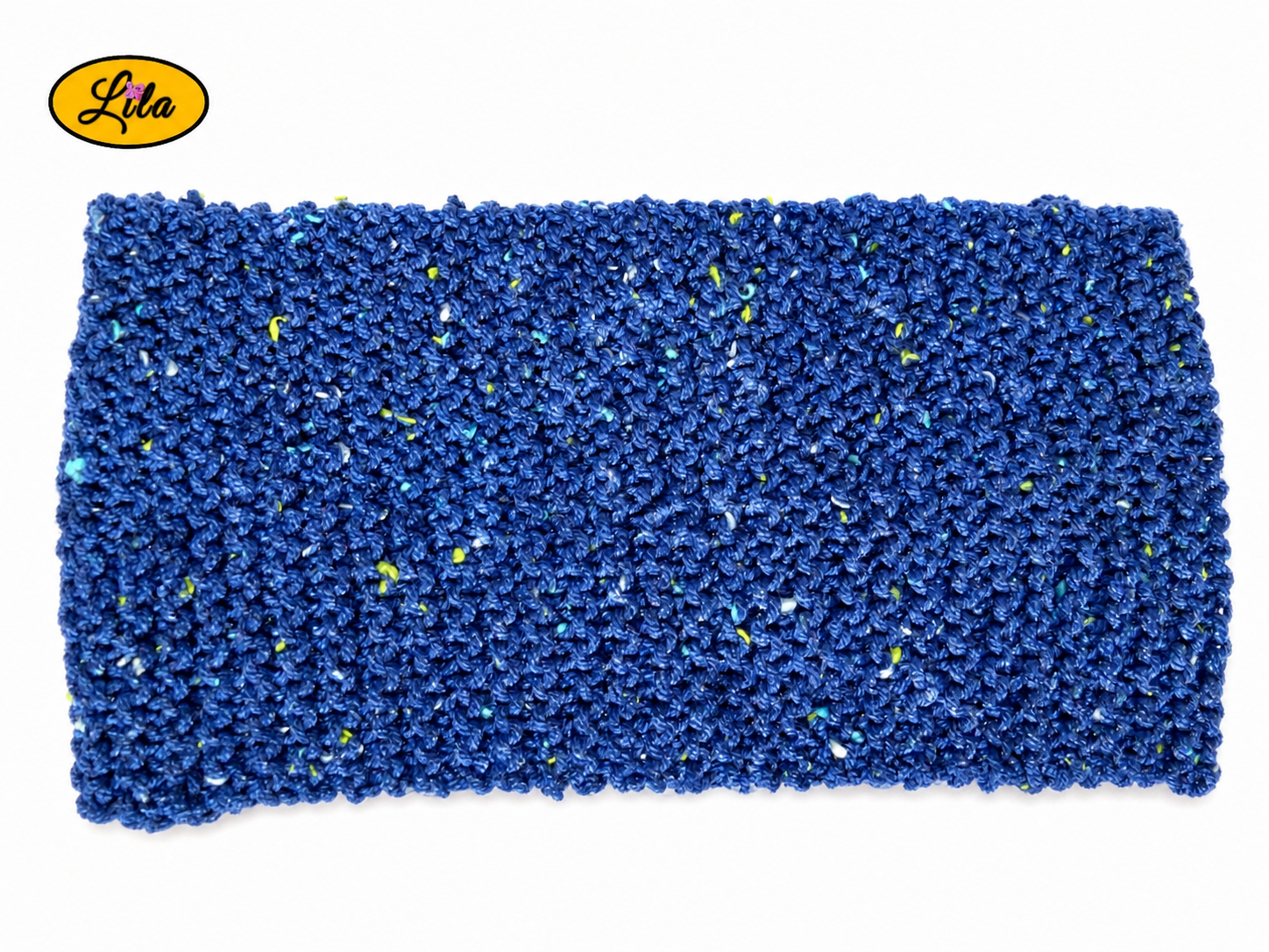 Écharpe en tweed bleu tricotée à la main sur fond blanc style élégant et hivernal