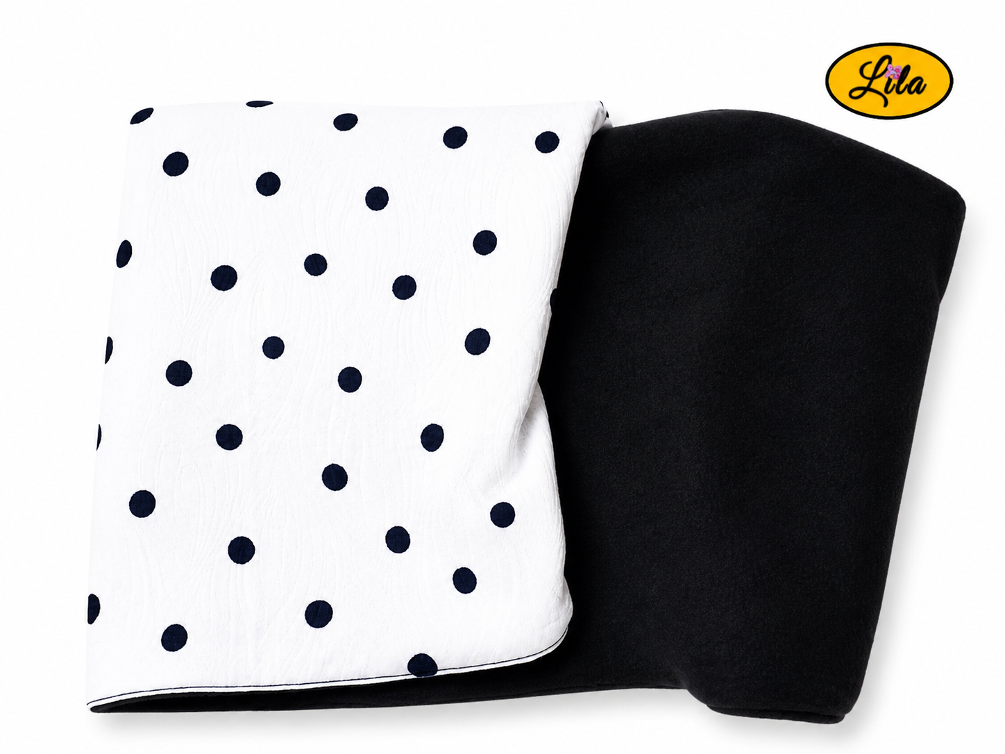 Foulard triangulaire blanc à pois noirs plié avec ouverture sur la droite laissant apparaître la doublure polaire noire sur fond blanc