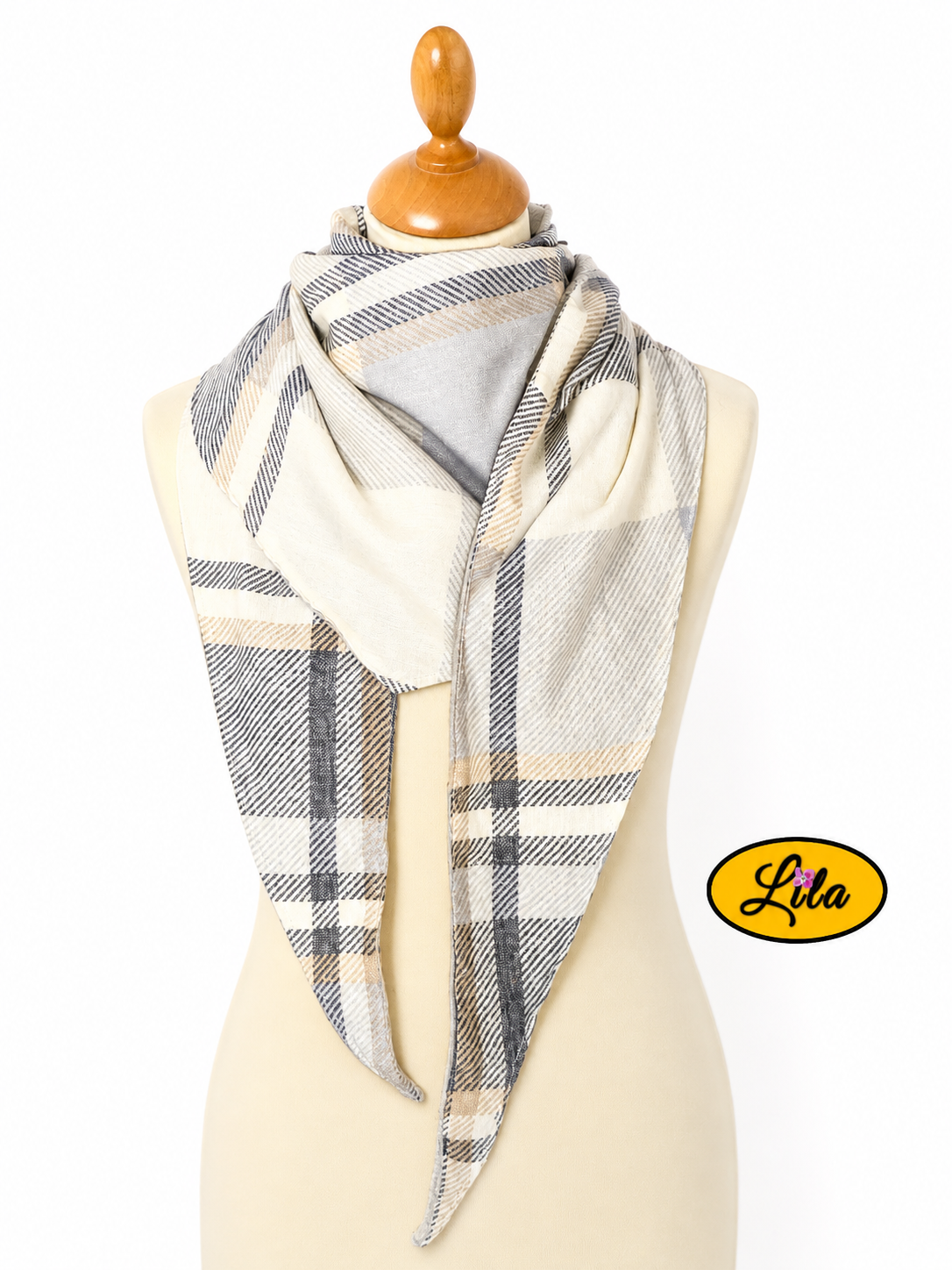 Foulard triangulaire vintage à lignes brun et gris avec doublure polaire grise porté sur mannequin de couture sur fond blanc style rétro et hivernal