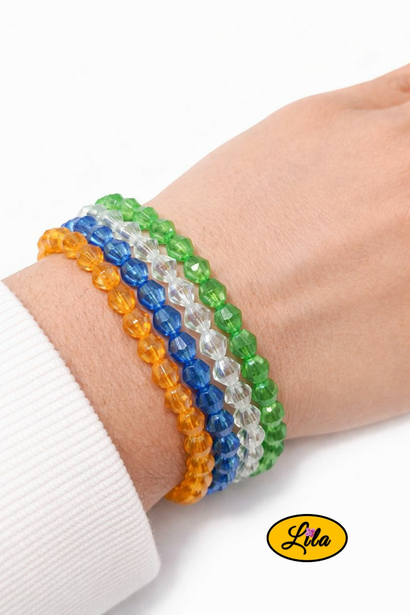 Lot de 4 bracelets en perles effet diamant orange bleu vert et transparent porté au poignet style lumineux