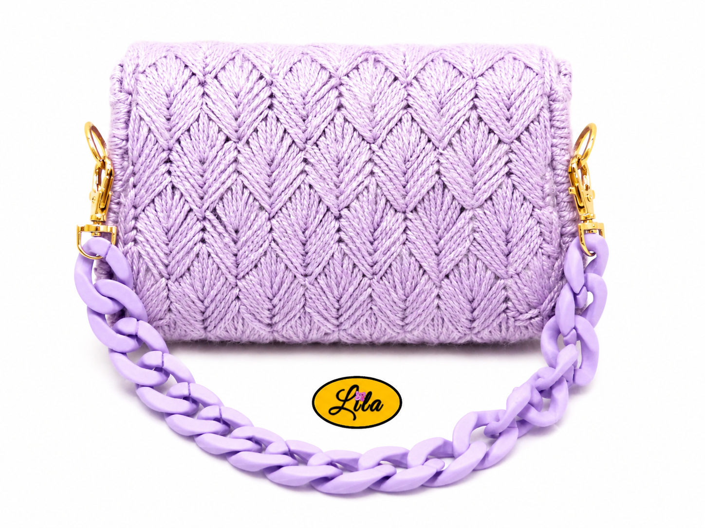 Petit sac à main aux brins lilas sur canevas rigide vue de dos sur fond blanc avec chaîne lilas visible devant le sac