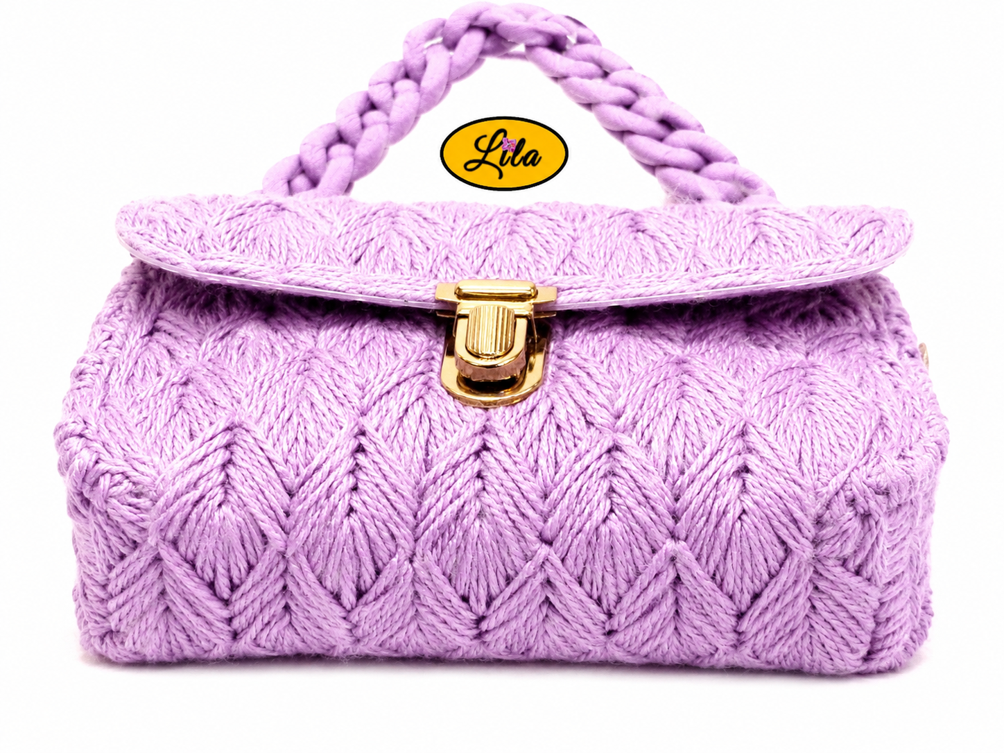 Petit sac à main aux brins lilas sur canevas rigide couché sur fond blanc avec chaîne lilas posée au-dessus du sac