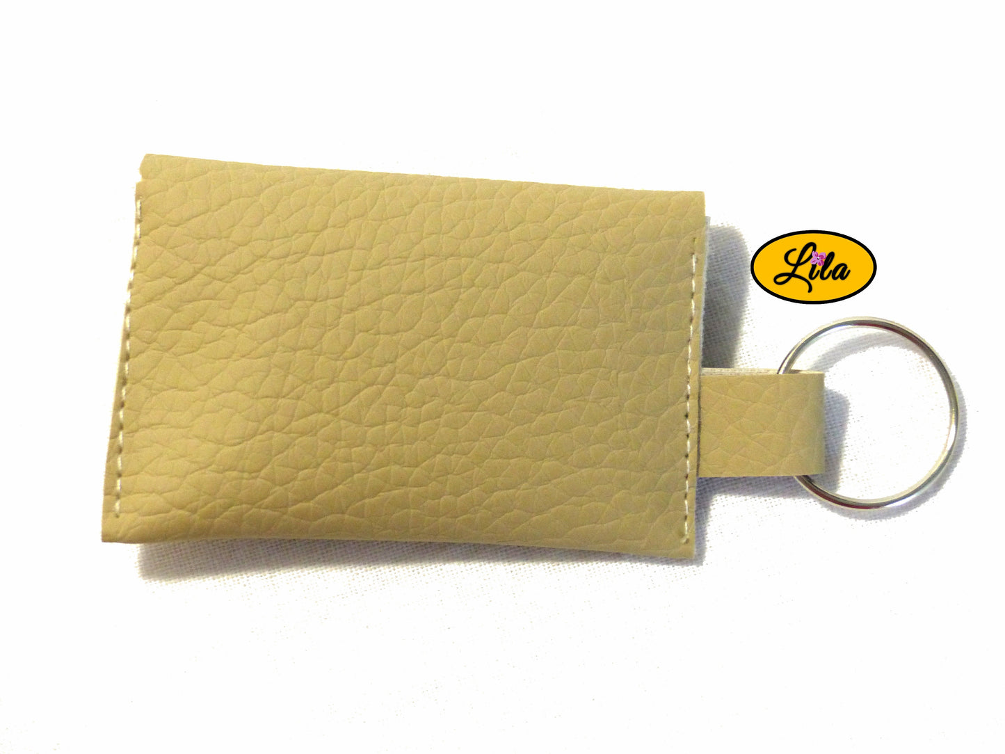 Porte-clé mini pochette beige avec pression noire vue de dos