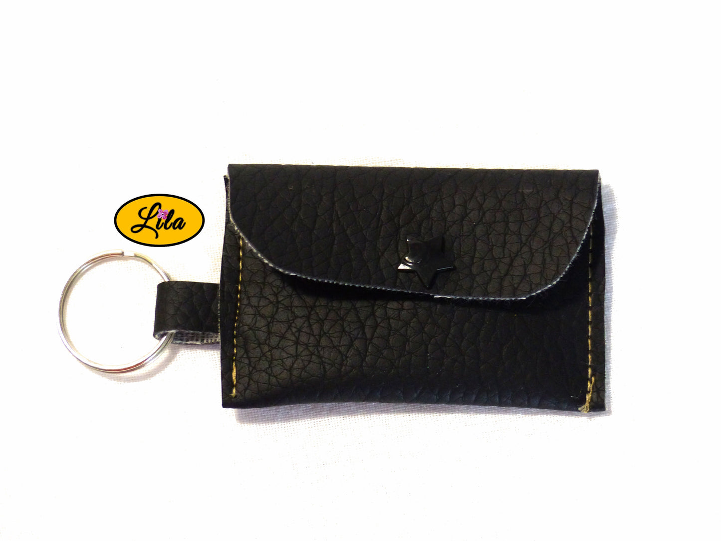 Porte-clé mini pochette noir en simili cuir vue de face