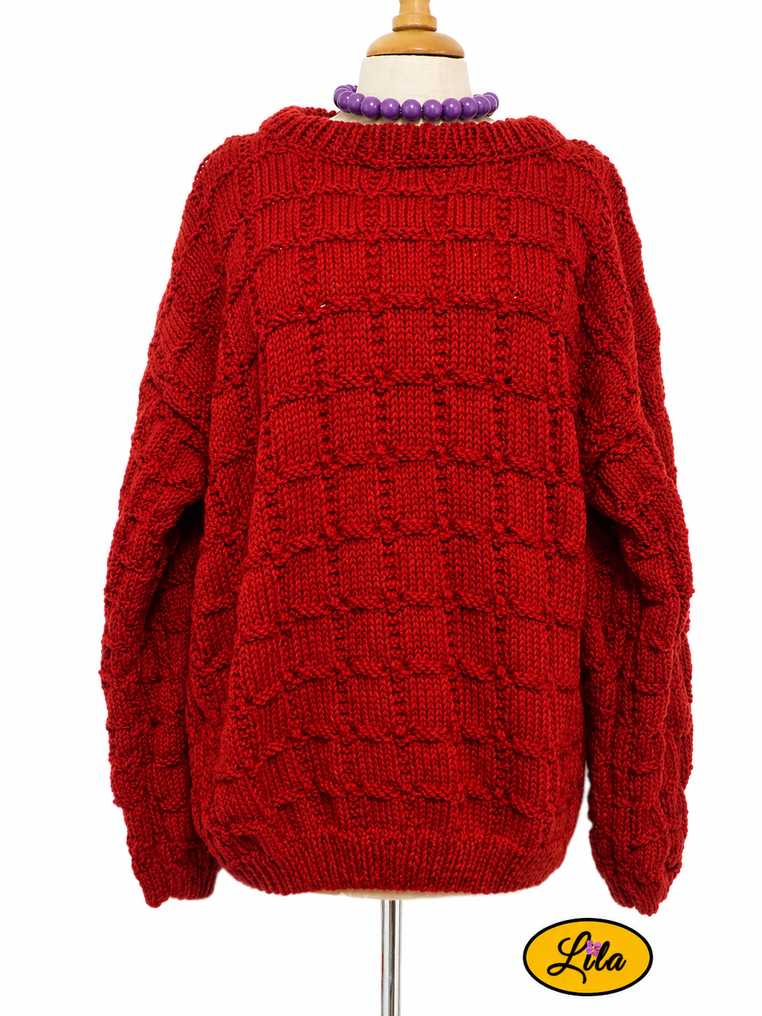Pull Elise bordeaux tricoté à la main taille XXL 48-50 porté sur mannequin de couture vue de face sur fond blanc style cocooning et élégant
