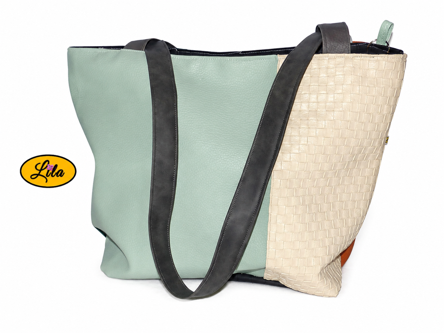 Sac 4 saisons en simili cuir crème texturé et vert sur fond blanc style moderne et élégant