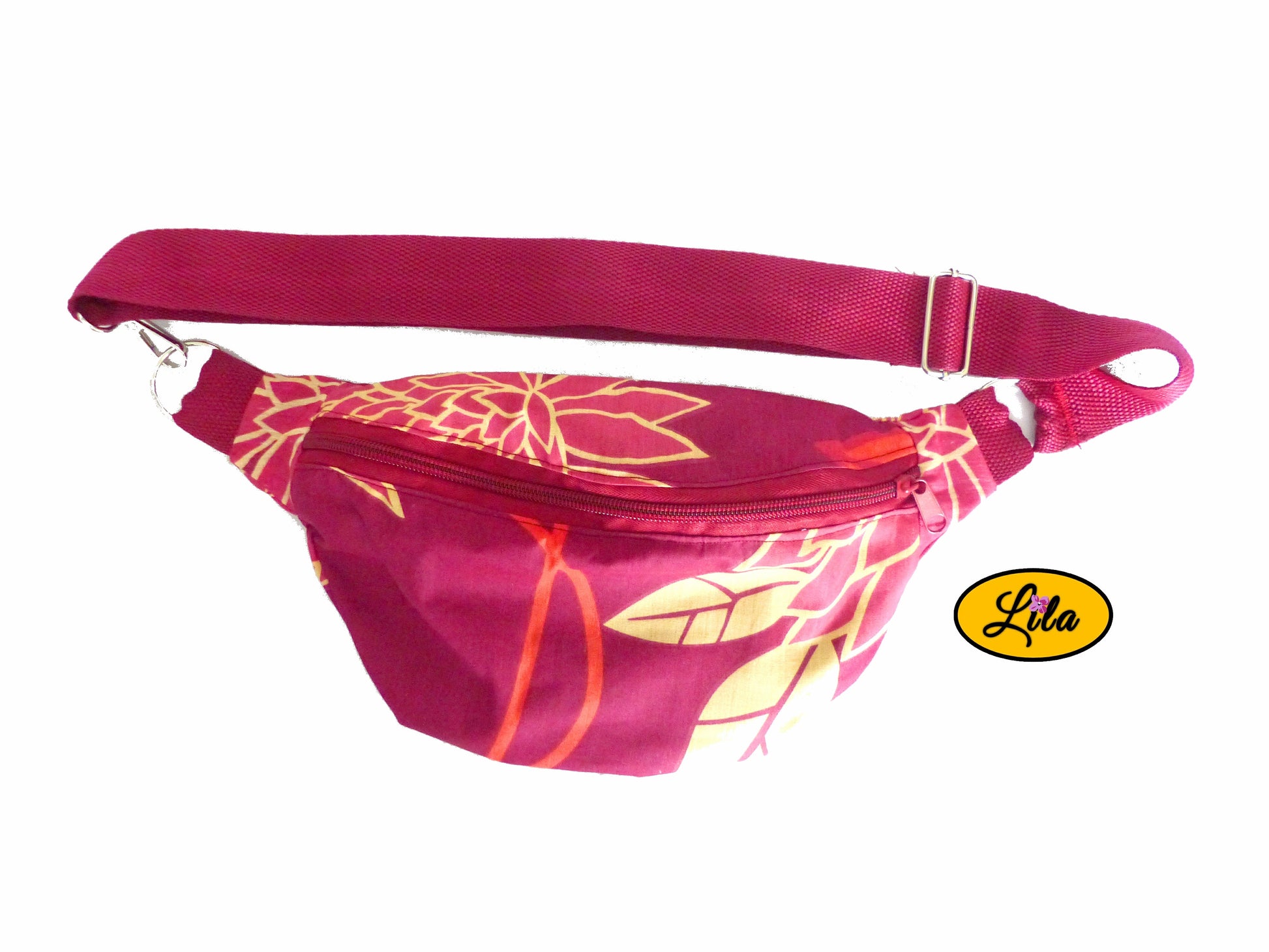 Sac banane rouge à motifs fleuris vu de face sur fond blanc style féminin et bohème